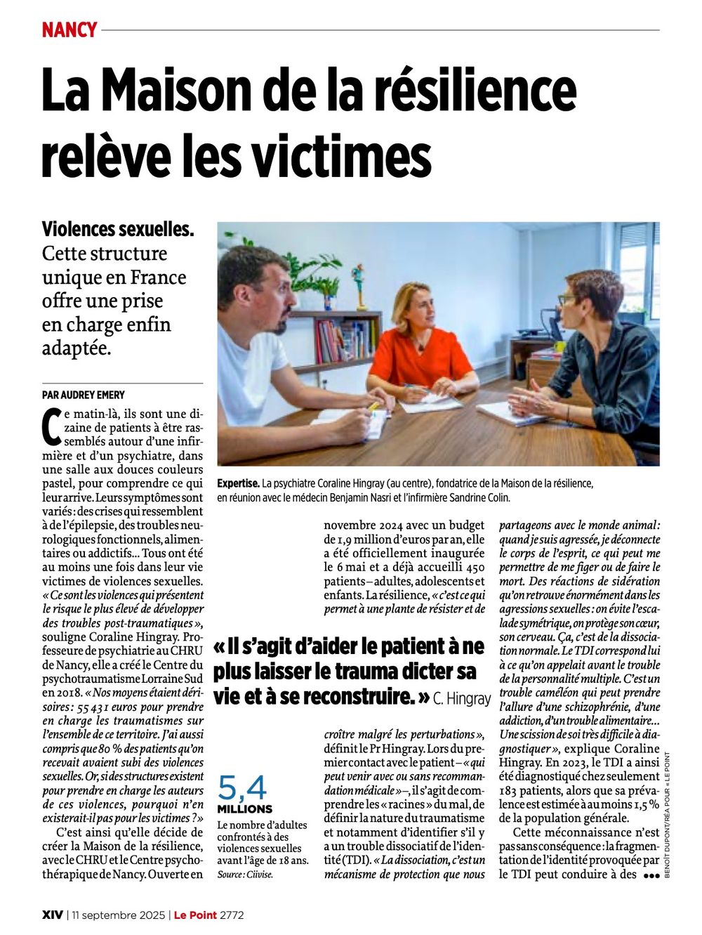 Healthcare professionals meeting at a desk to review medical documents at a resilience support center in Nancy.