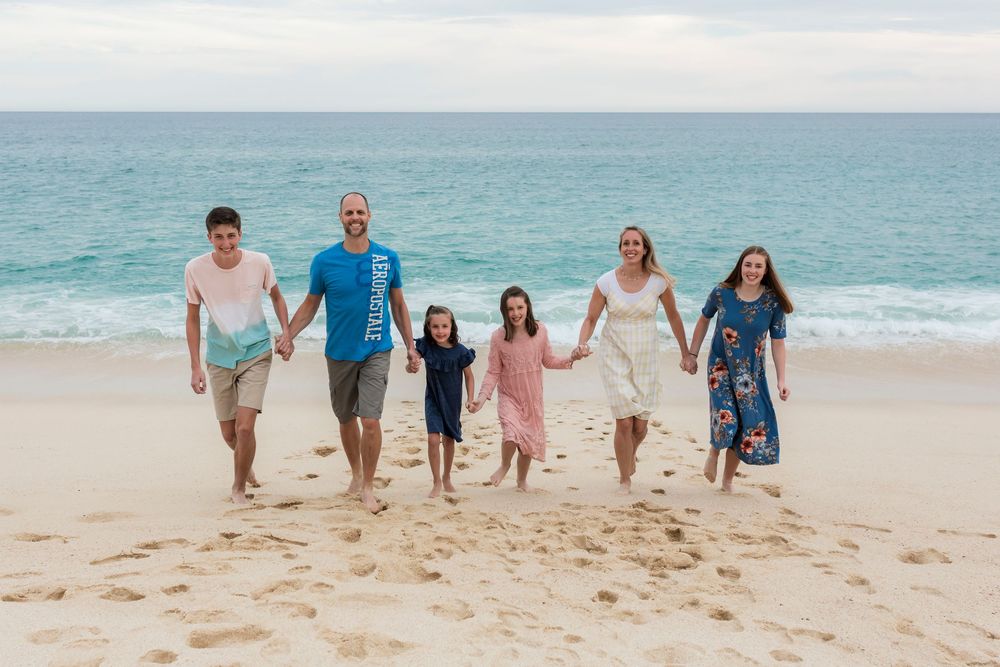 Family portrait with natural light in Cabo
