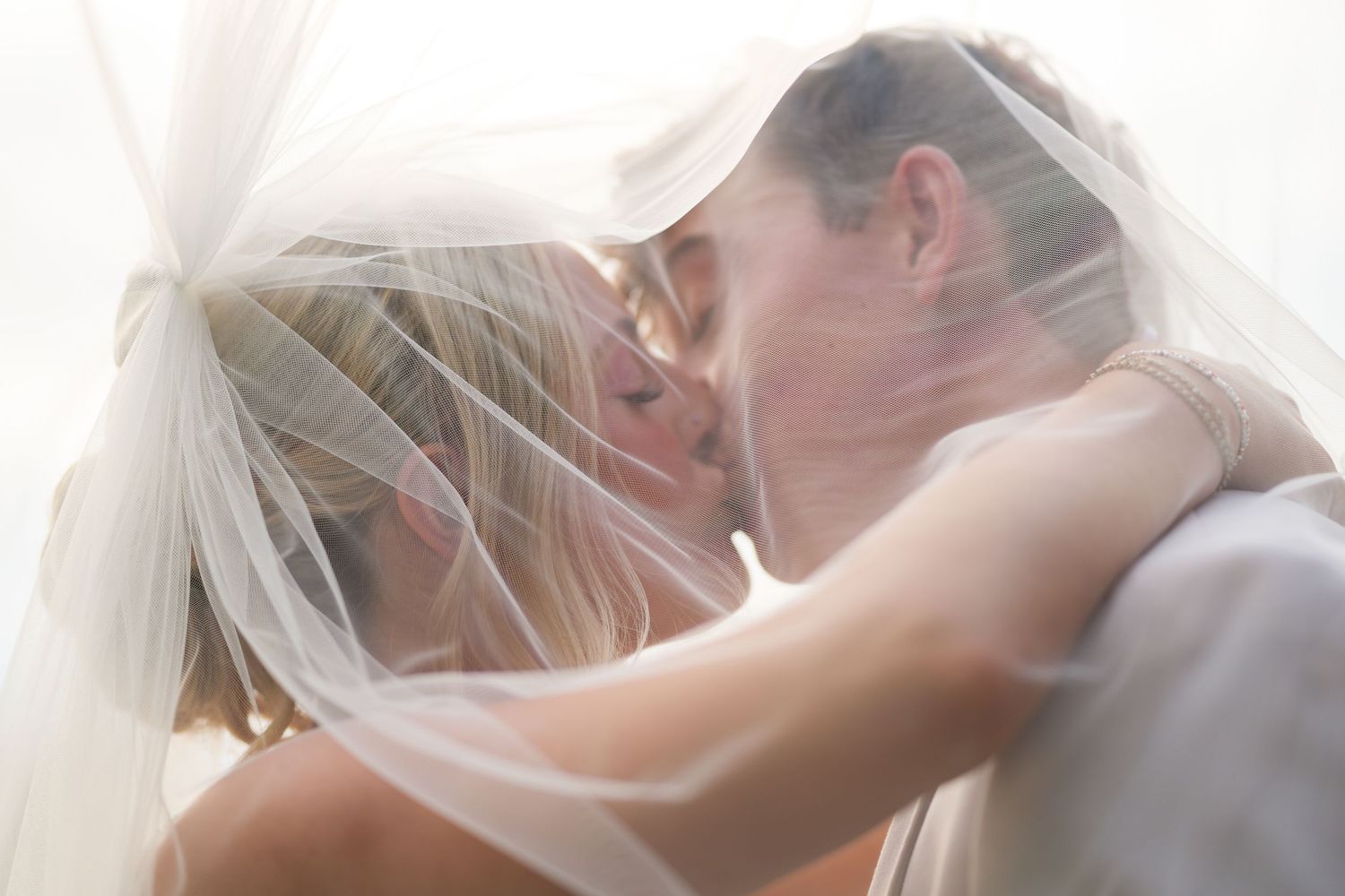 kiss under veil
