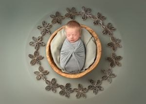 newborn baby and child photographer based in ashford kent england united kingdom in studio luxury sessions newborn little sitters cakesmash