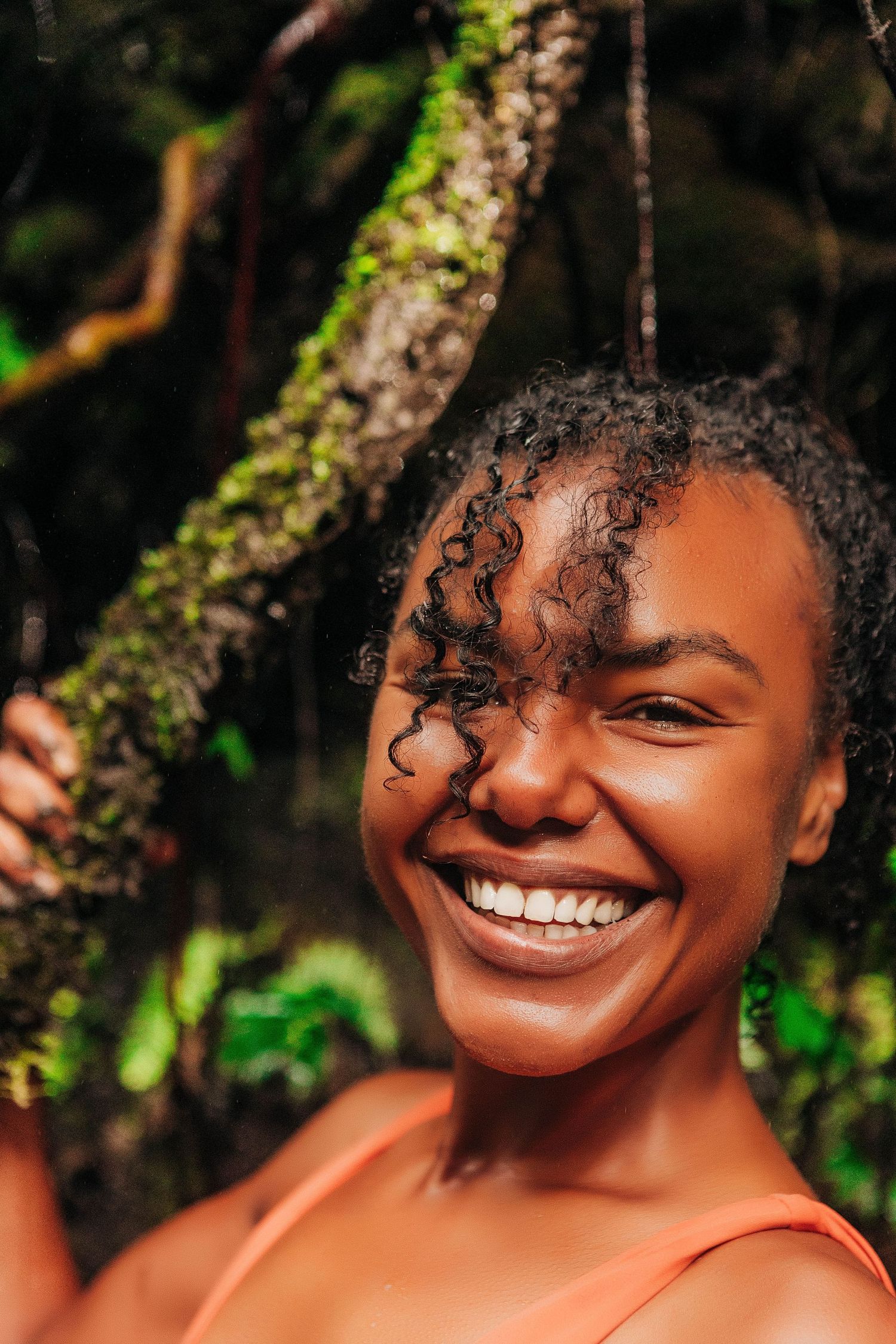 A solo session photo of a woman smiling in the camera in Ecuador