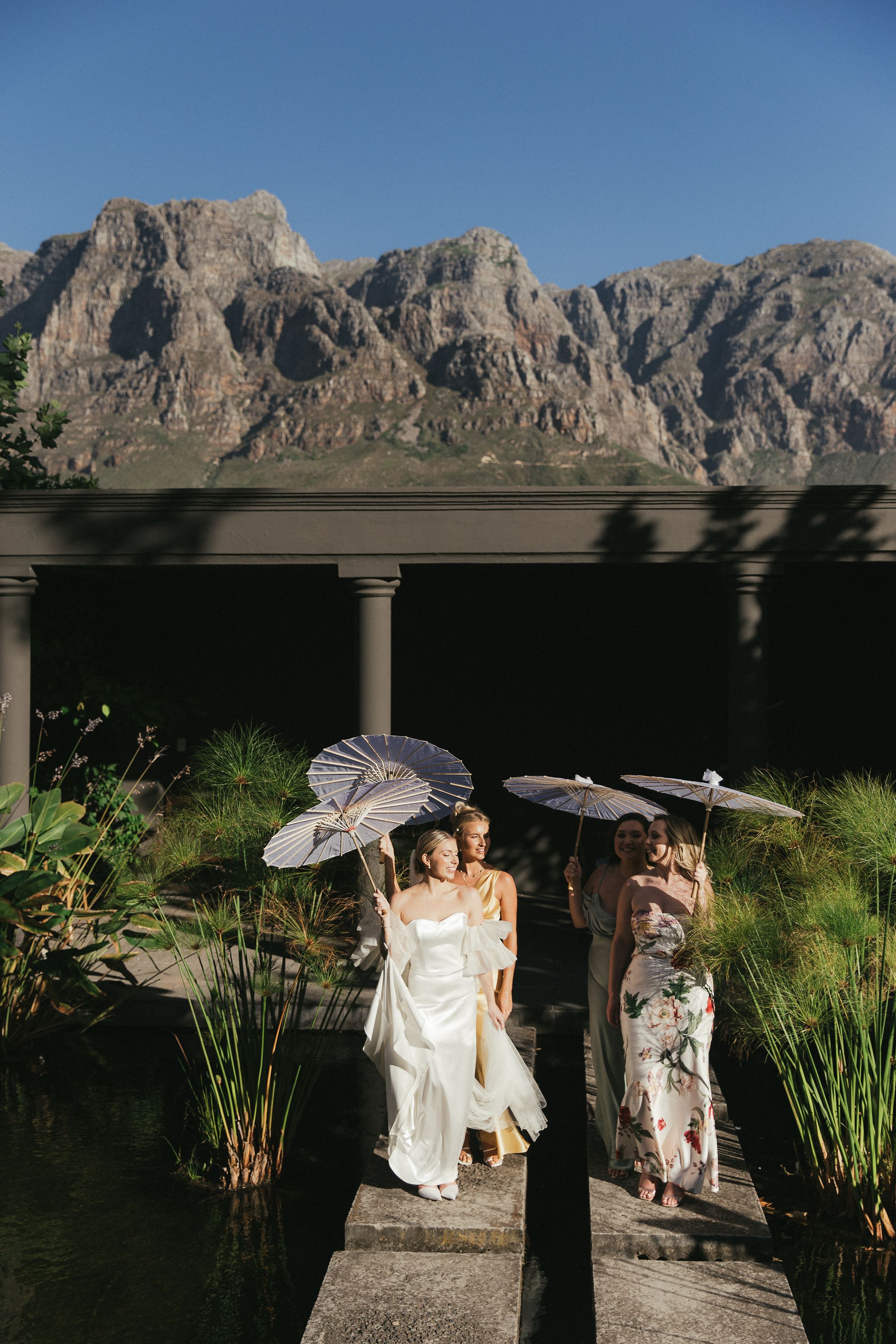 Bridesmaids in pastel dresses at Johannesdal