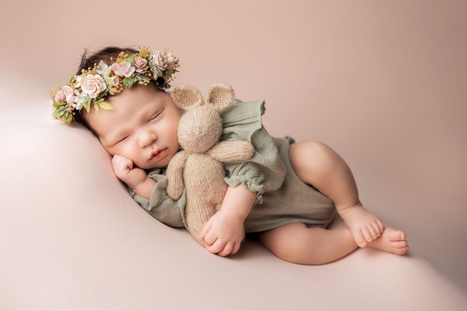 Los Angeles Newborn Photographer near me, Los Angeles Maternity Photography and Newborn Photographer and Cake Smash Photography | JDLA Photo