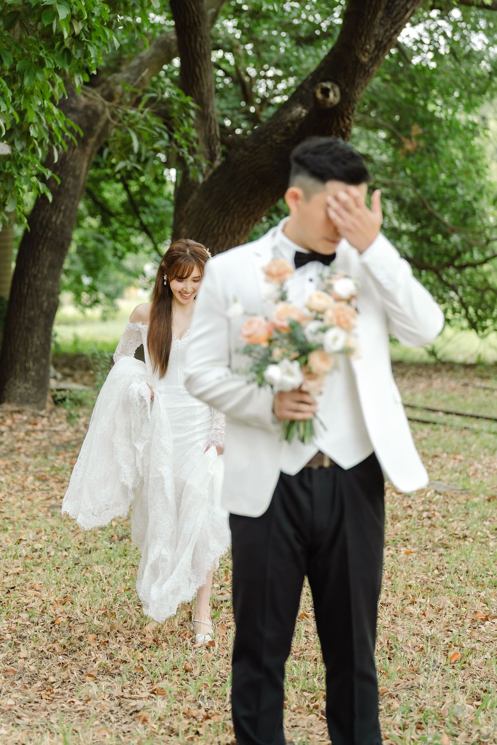 婚禮攝影作品由 Aspire Studio 拍攝，擅長以自然光與敘事風格記錄婚禮當天的真實情緒與細膩互動。無論是戶外證婚、宴客流程或新人準備時刻，皆以不干擾的方式捕捉動人瞬間，呈現兼具質感與溫度的婚禮影像，完整保存屬於每一對新人的重要回憶。高雄戶外證婚場地、婚禮攝影、戶外婚禮場地