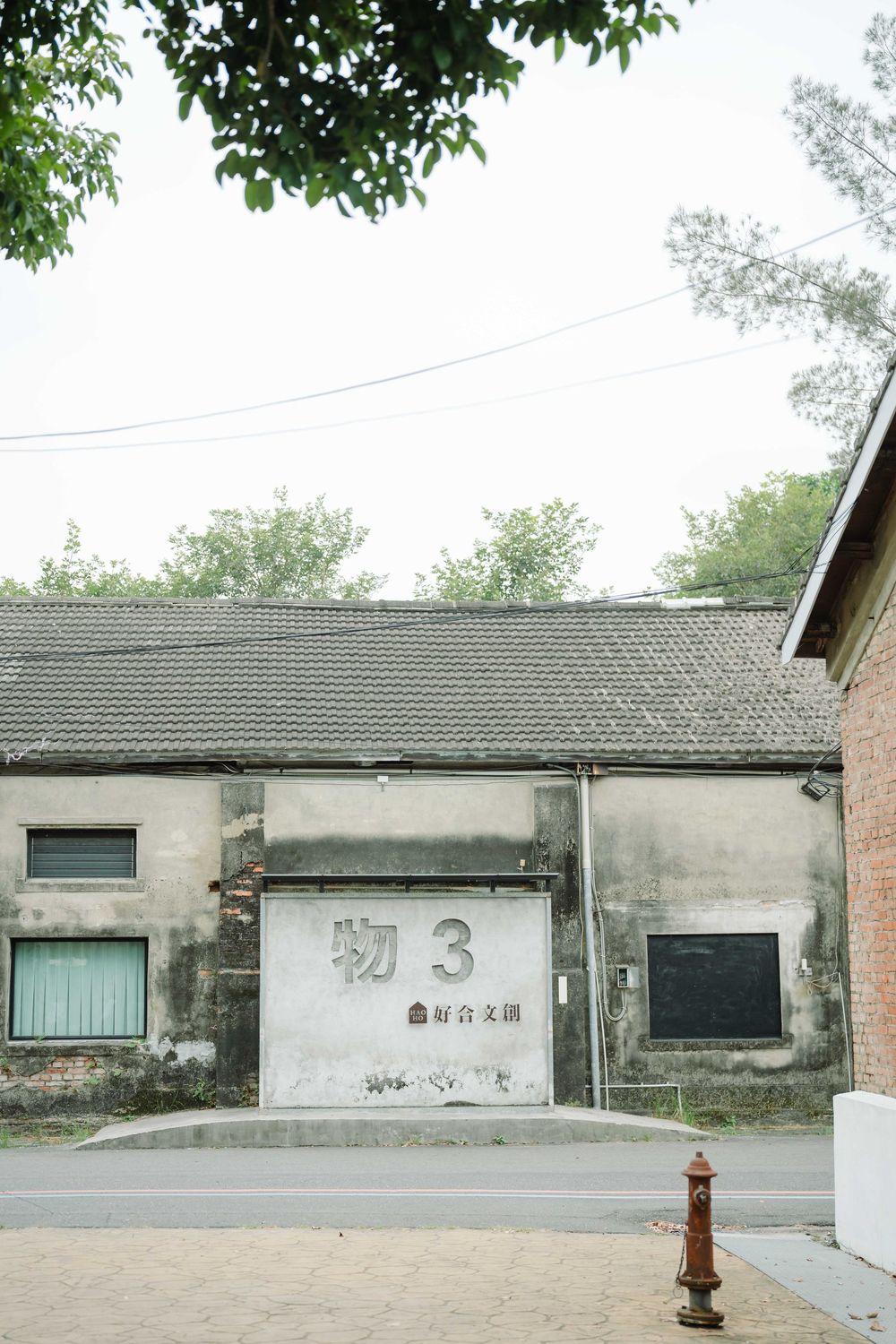 婚禮攝影作品由 Aspire Studio 拍攝，擅長以自然光與敘事風格記錄婚禮當天的真實情緒與細膩互動。無論是戶外證婚、宴客流程或新人準備時刻，皆以不干擾的方式捕捉動人瞬間，呈現兼具質感與溫度的婚禮影像，完整保存屬於每一對新人的重要回憶。高雄戶外證婚場地、婚禮攝影、戶外婚禮場地