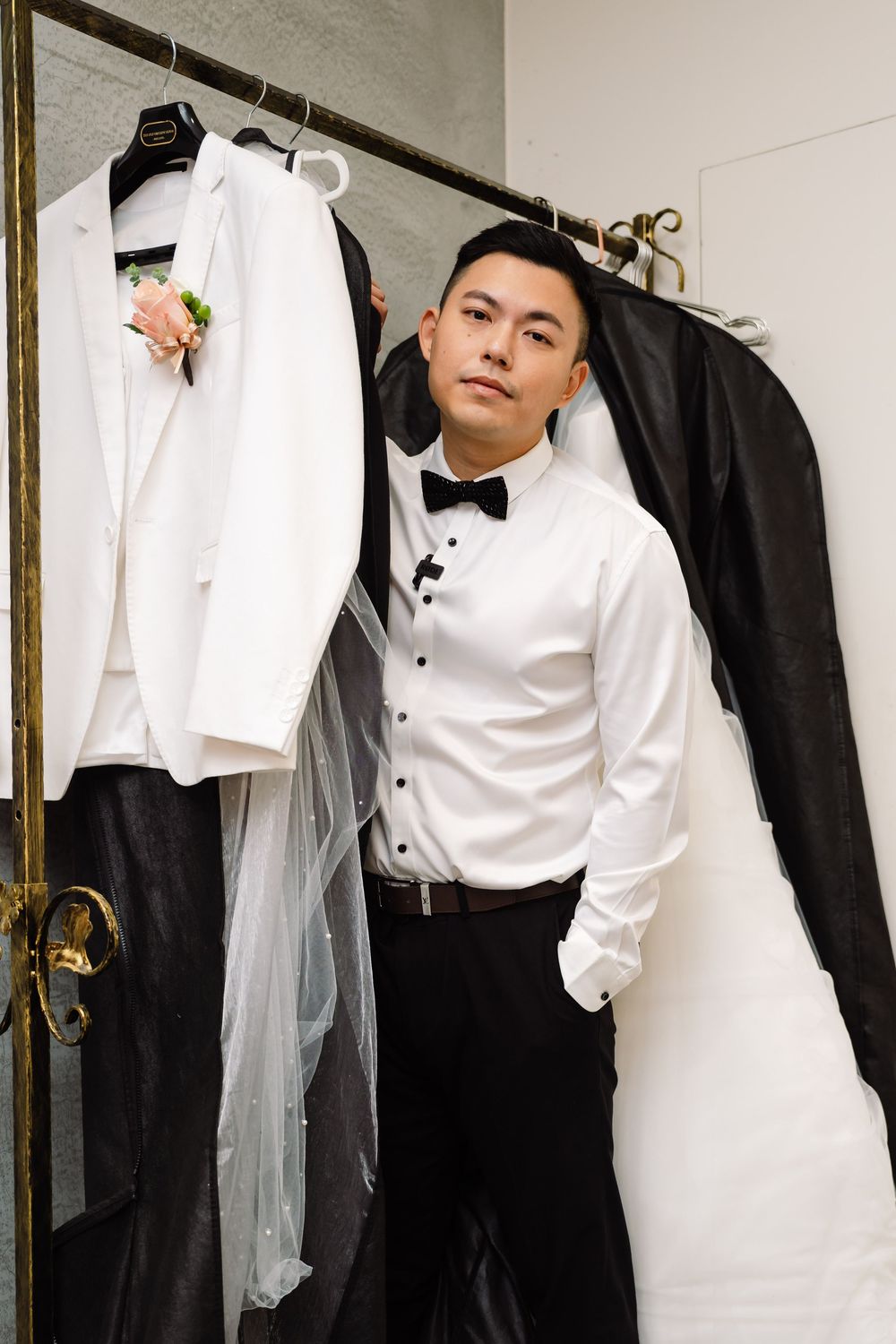婚禮攝影作品由 Aspire Studio 拍攝，擅長以自然光與敘事風格記錄婚禮當天的真實情緒與細膩互動。無論是戶外證婚、宴客流程或新人準備時刻，皆以不干擾的方式捕捉動人瞬間，呈現兼具質感與溫度的婚禮影像，完整保存屬於每一對新人的重要回憶。高雄戶外證婚場地、婚禮攝影、戶外婚禮場地