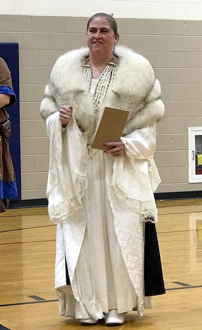 medieval garb white outfit