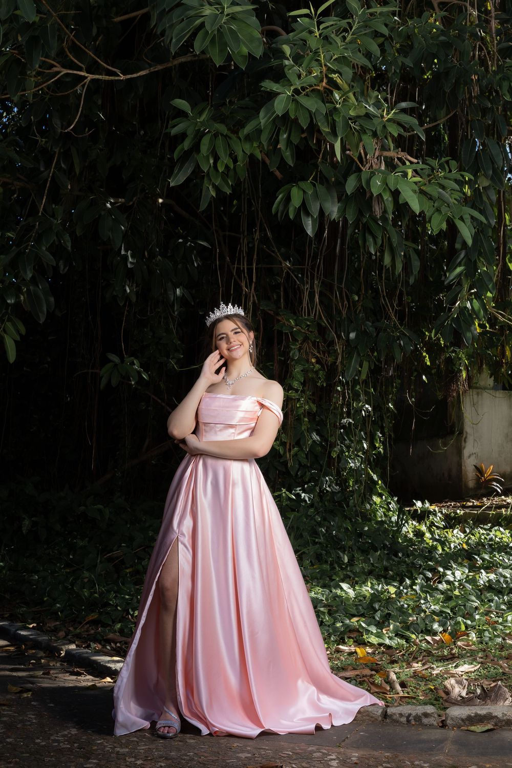 Sesiones de fotos para quinceañeras diseñadas para capturar momentos únicos llenos de alegría y emoción genuina en Puerto Rico, ponce