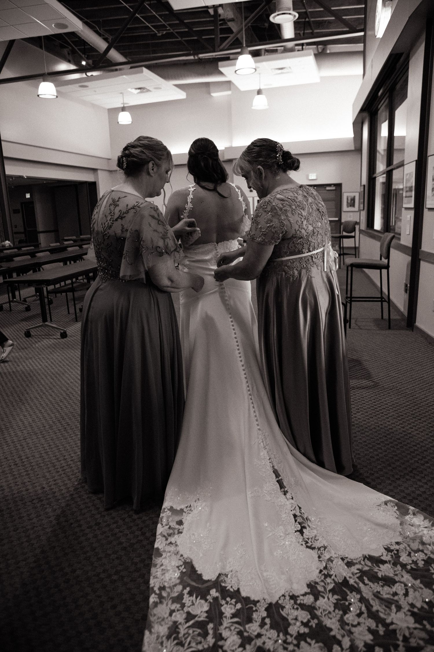 Prayer before wedding with all bridesmaids and moms