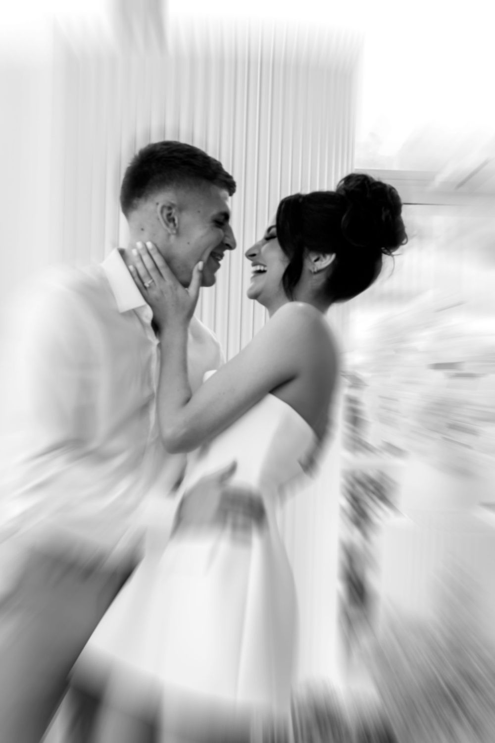 Engagement photography, engagement cake, guests engagement food and soon to be bride and groom witth a zoom effect