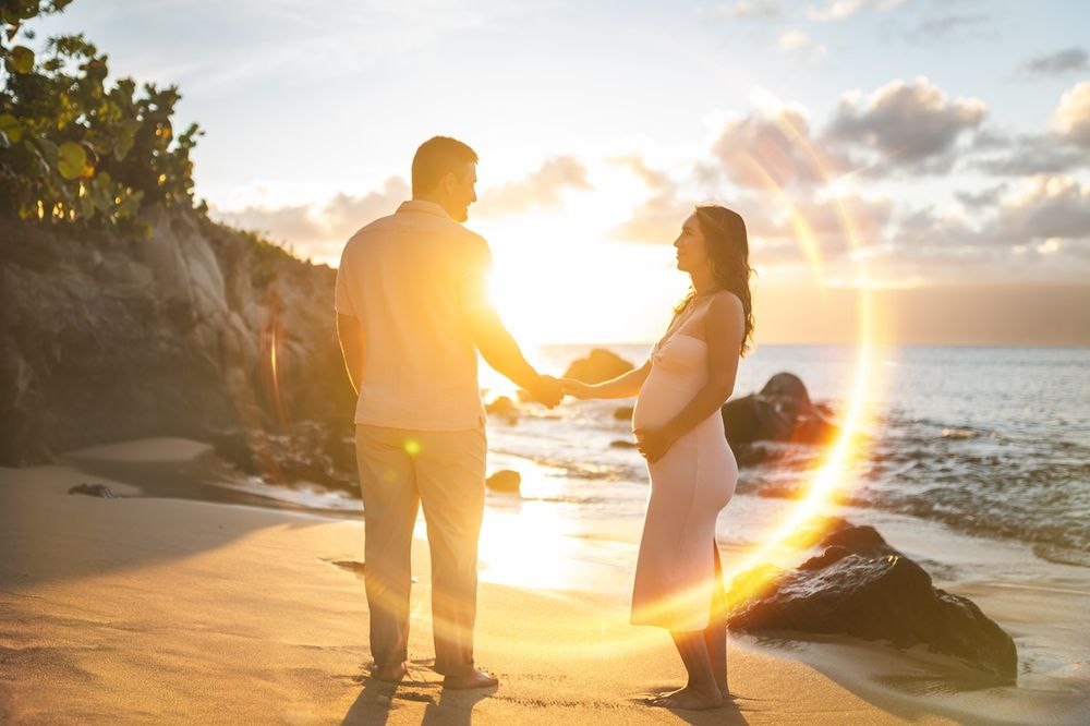 Maui maternity photographer photo against beautiful Maui sunset beach by ohwowfotos.