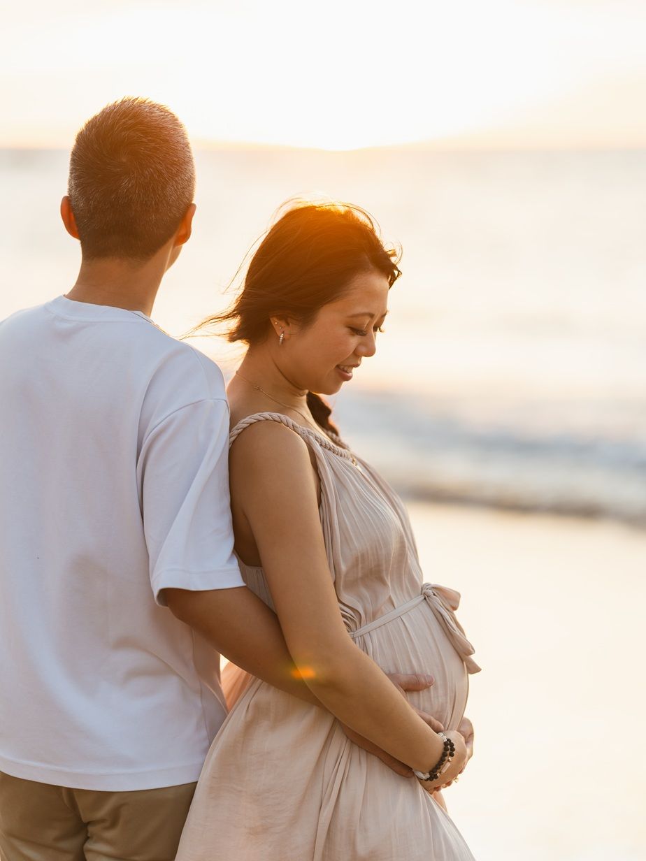 Maternity couple sunset photo at Wailea beach on Maui Hawaii