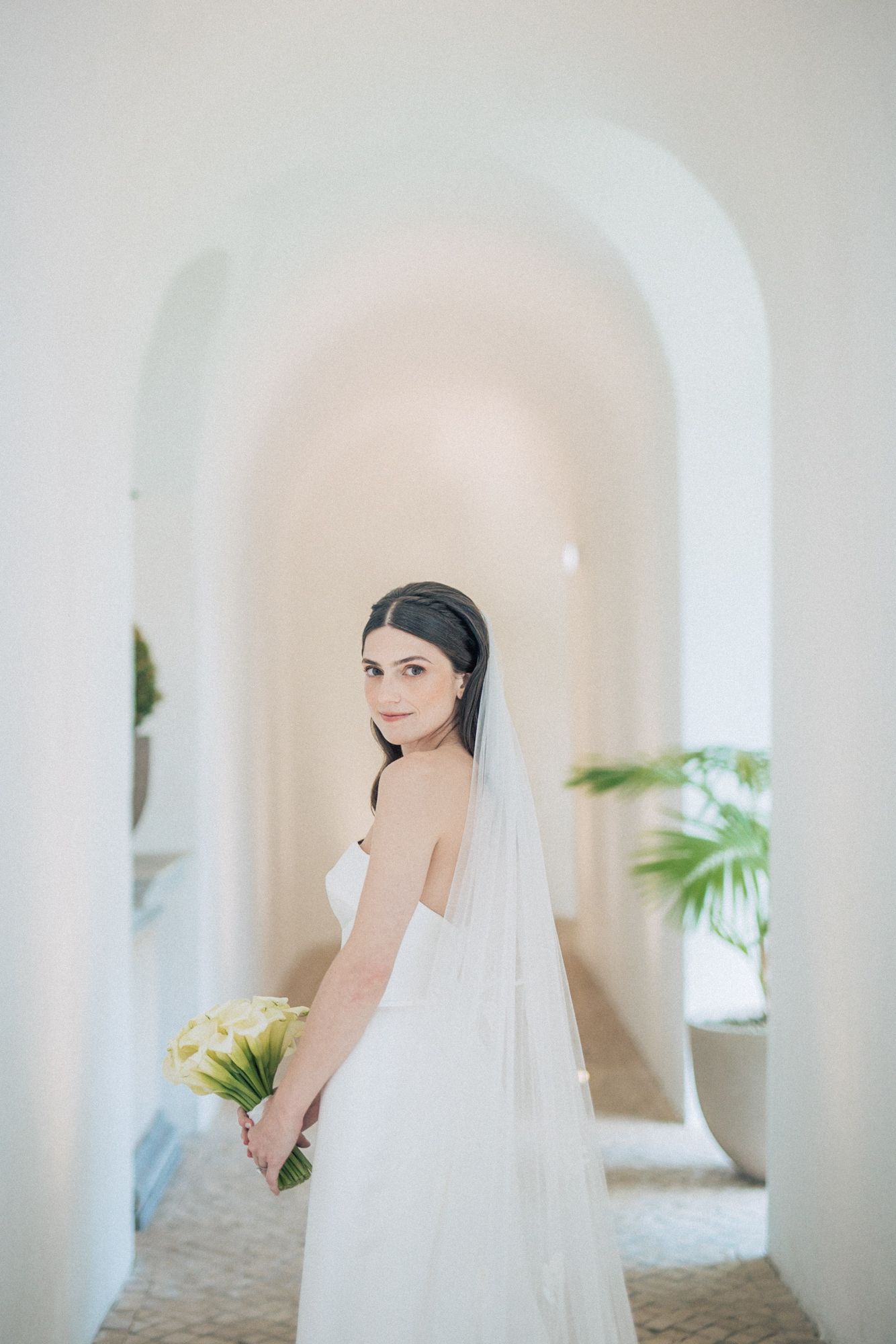 Wedding preparations with bridesmaids in pajamas celebrating. captured by a Lisbon wedding photographer at the one, palacio da anunciada