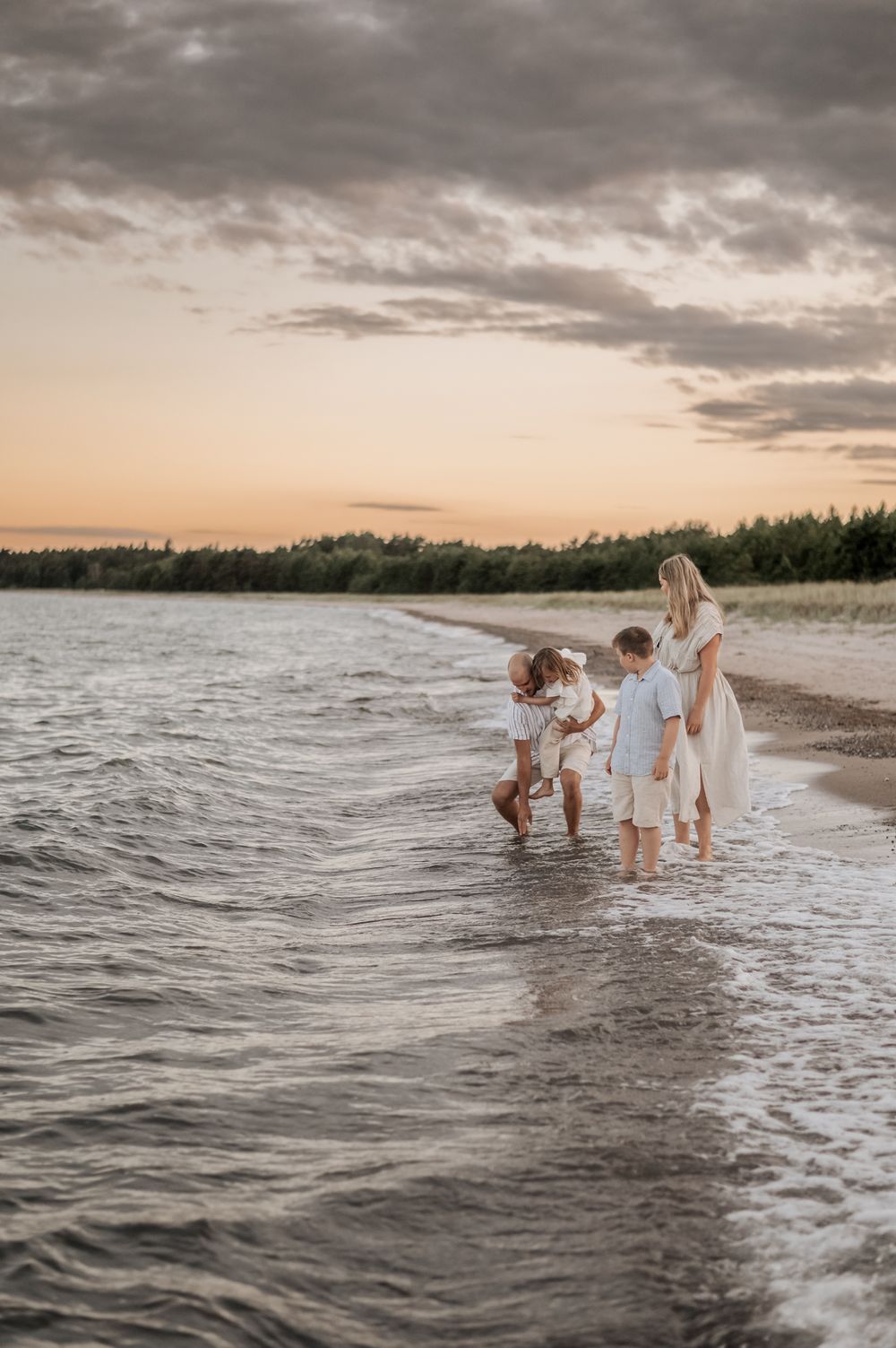 goldenhour familjefotografering gotland