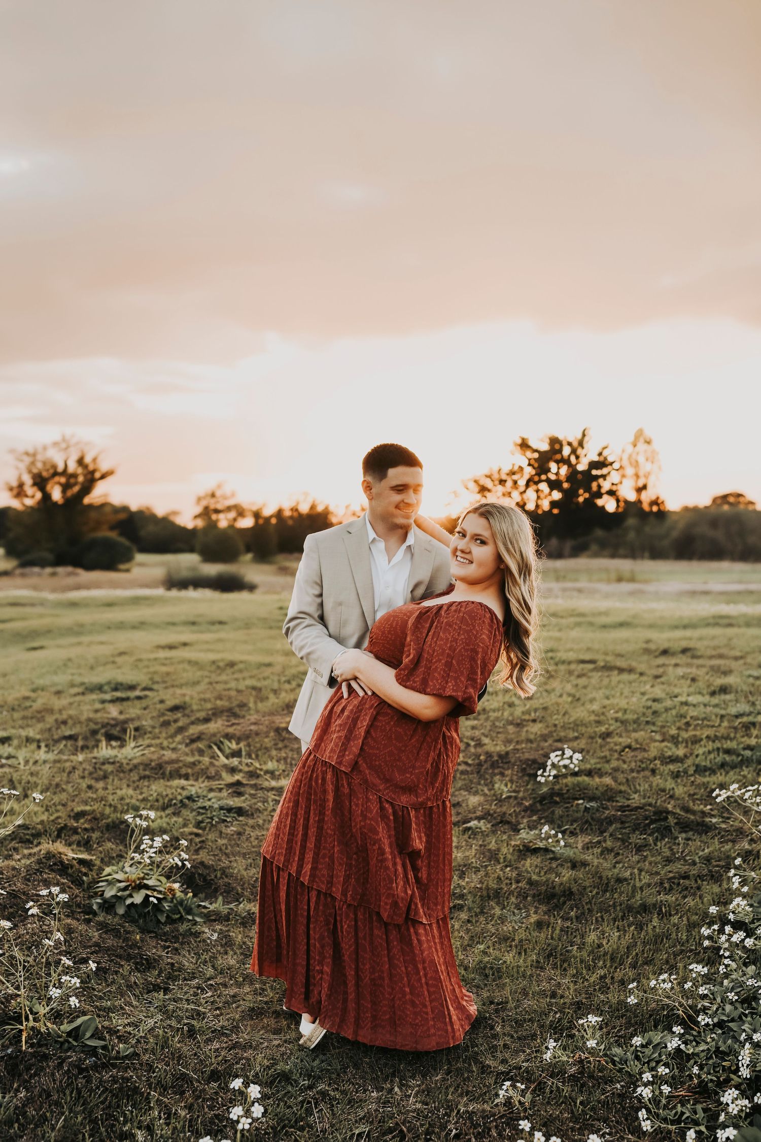 Engagement photos in a green field near Grapevine Lake.