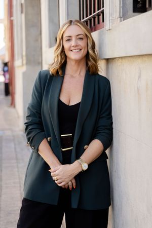 Outdoor portrait photography Fremantle High St