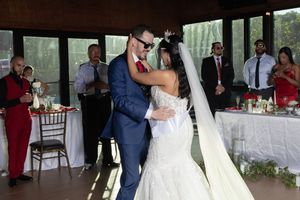 Fotografía de bodas profesional que cuenta tu historia guardando cada mirada gesto y emoción de tu gran día en Puerto Rico, ponce San Juan