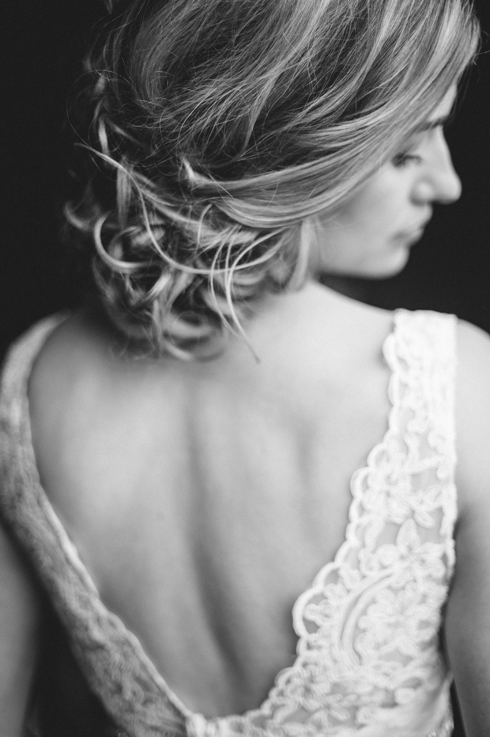 Stylish photo of bride's hair.
