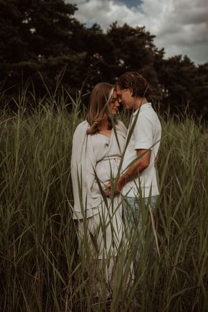 Fotograaf Brabant Oss Den Bosch Uden fotografie zwangerschap zwangerschapsshoot ouders mama momlife Sis&So Pregnant momtobe