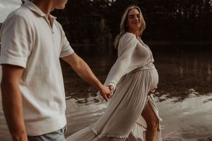 Fotograaf Brabant Oss Den Bosch Uden fotografie zwangerschap zwangerschapsshoot ouders mama momlife Sis&So Pregnant momtobe