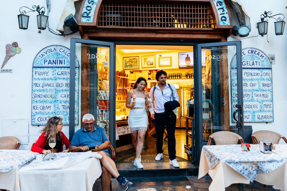 A couple grab a gelato in Ravello during their Amalfi Coast elopement.