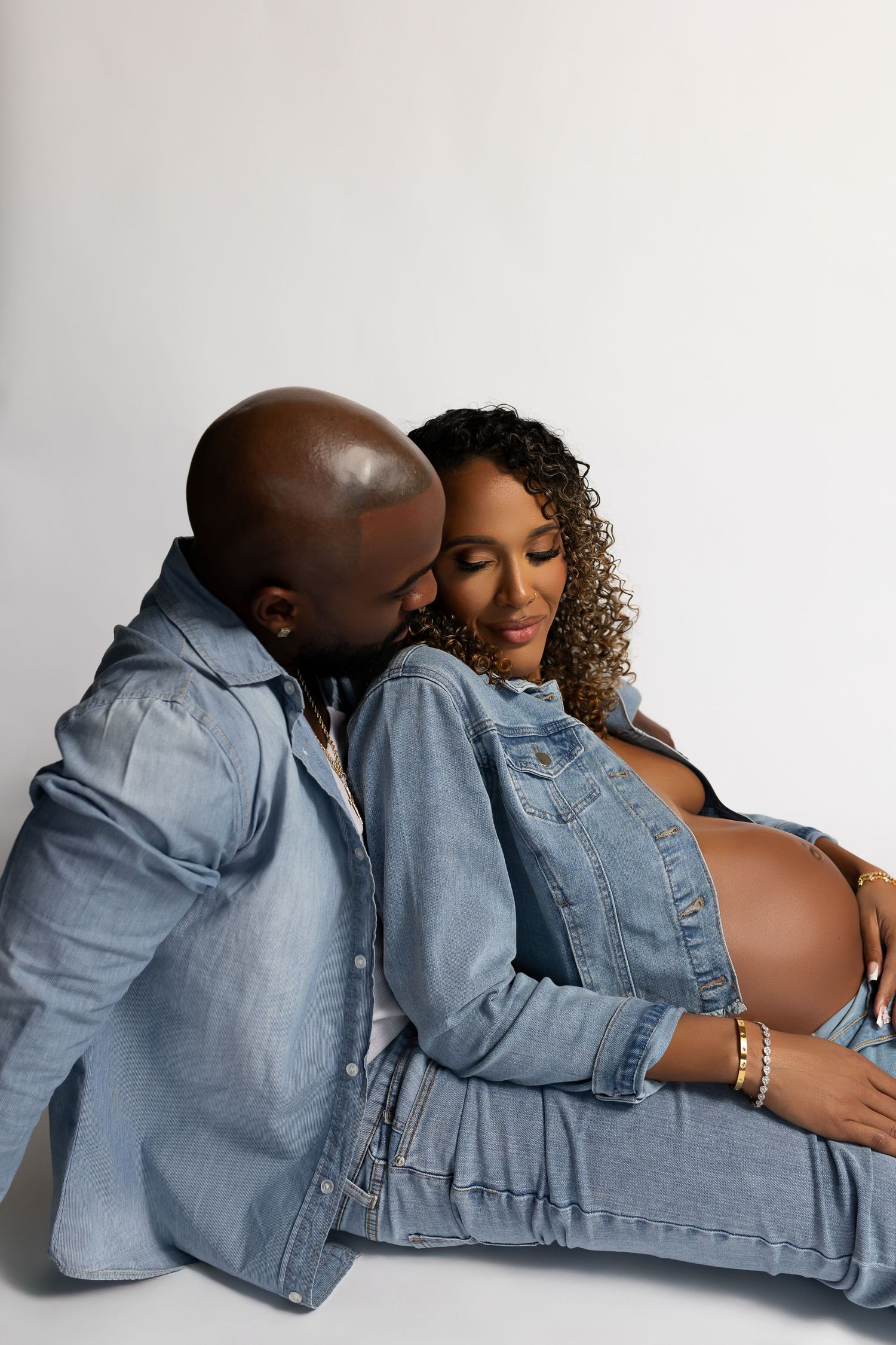 Dallas newborn photographer that provides a luxury in-home client experience.