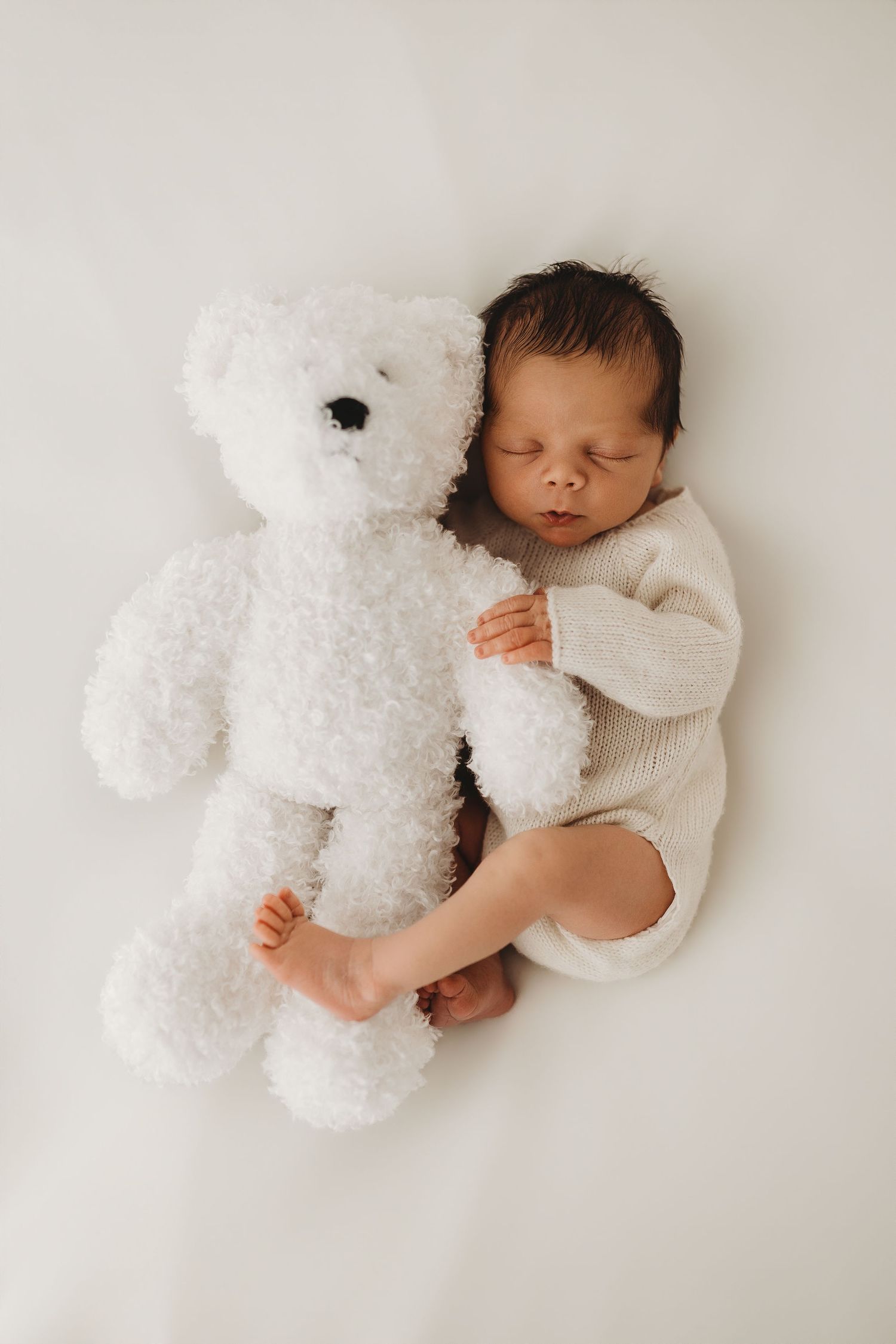 Timeless natural newborn photography Essex, White and bright photographer in Southend-On-Sea
