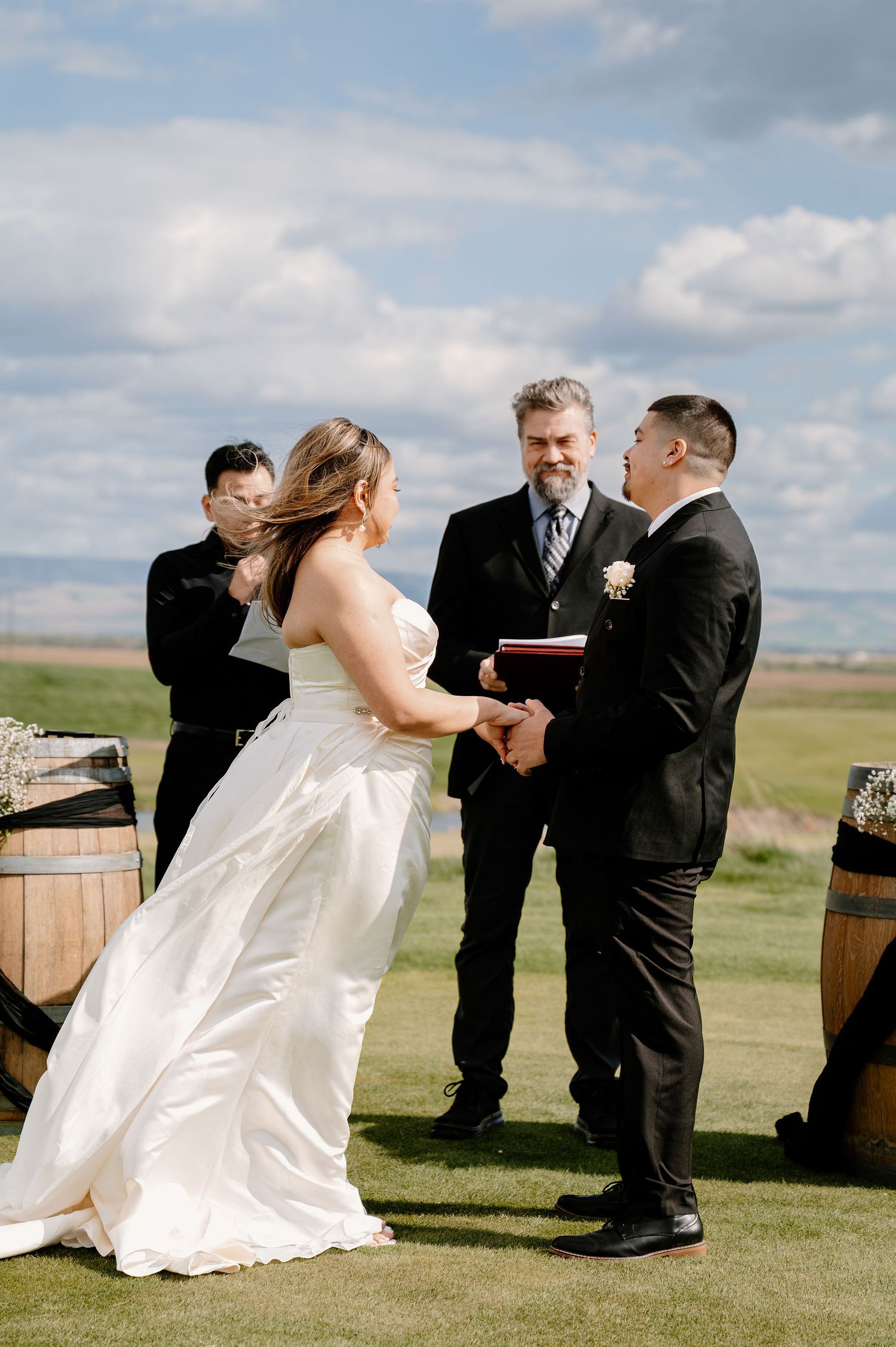Wine Valley Golf Club wedding ceremony in the spring