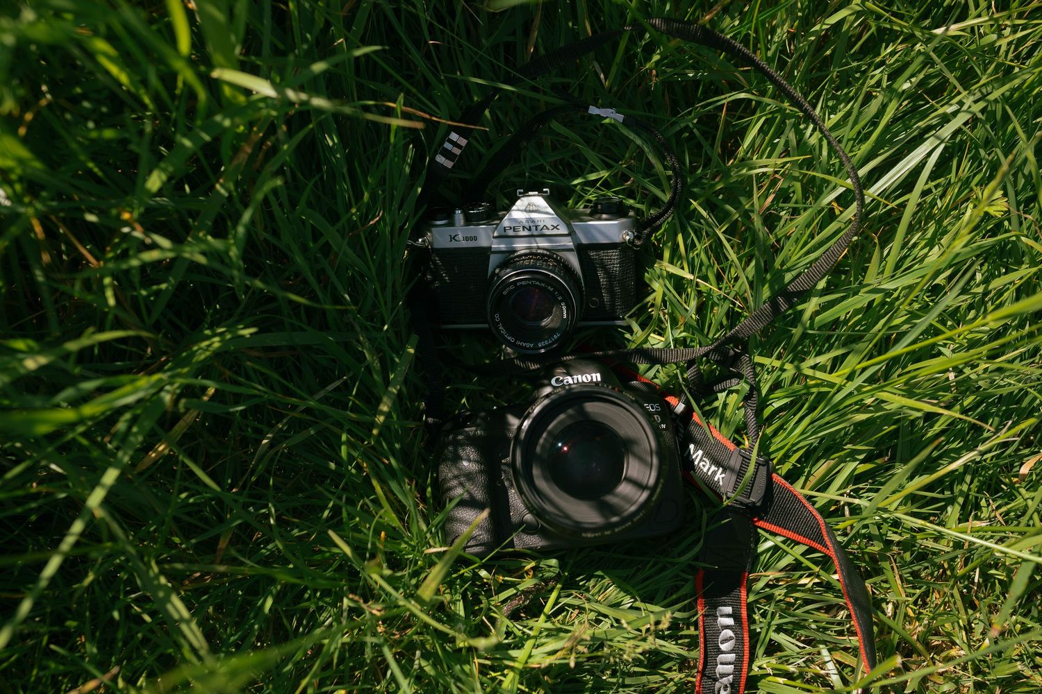 Documentary Wedding Photographer, PNW photographer, Oregon Coast Wedding Photographer, PNW Senior Photographer, Storytelling, candid