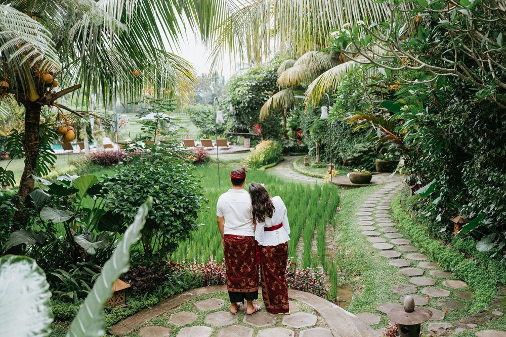 Bali couple photoshoot with nature background