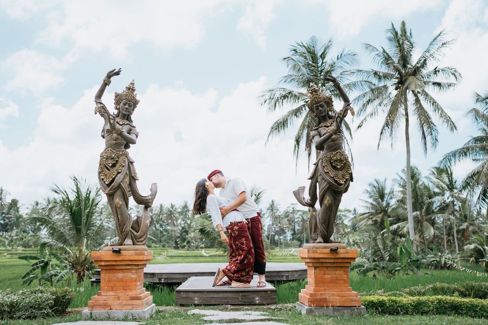 Bali couple photoshoot with ricefield and waterfall background