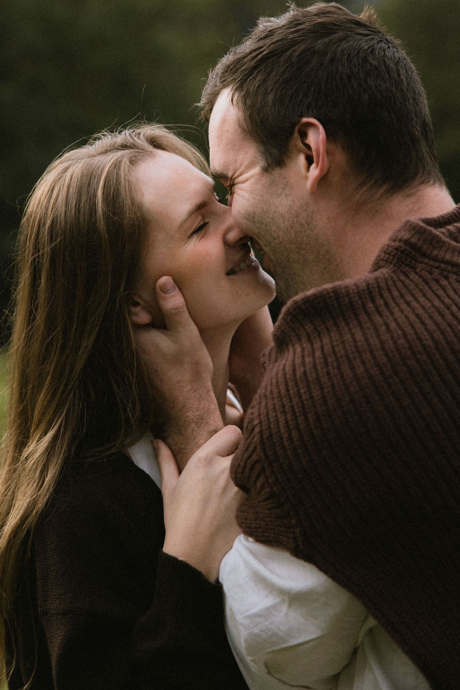 Olinda couples photographer, Dandenong Ranges photoshoot, romantic couple session, forest photography, lush greenery