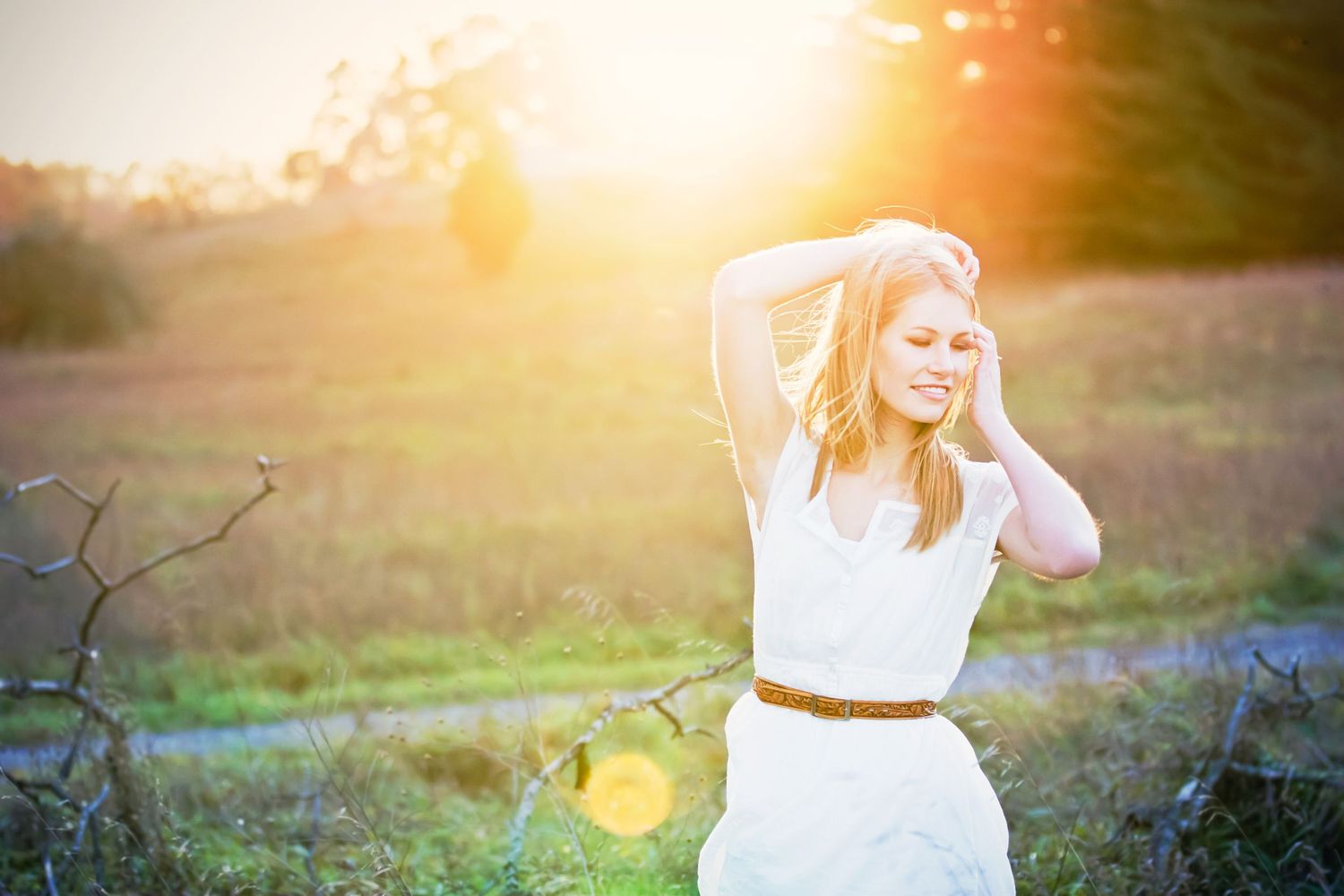 Golden hour glow photos: senior girl portrait in field at sunset near Brighton & Howell, Michigan by South Lyon, Michigan photographer