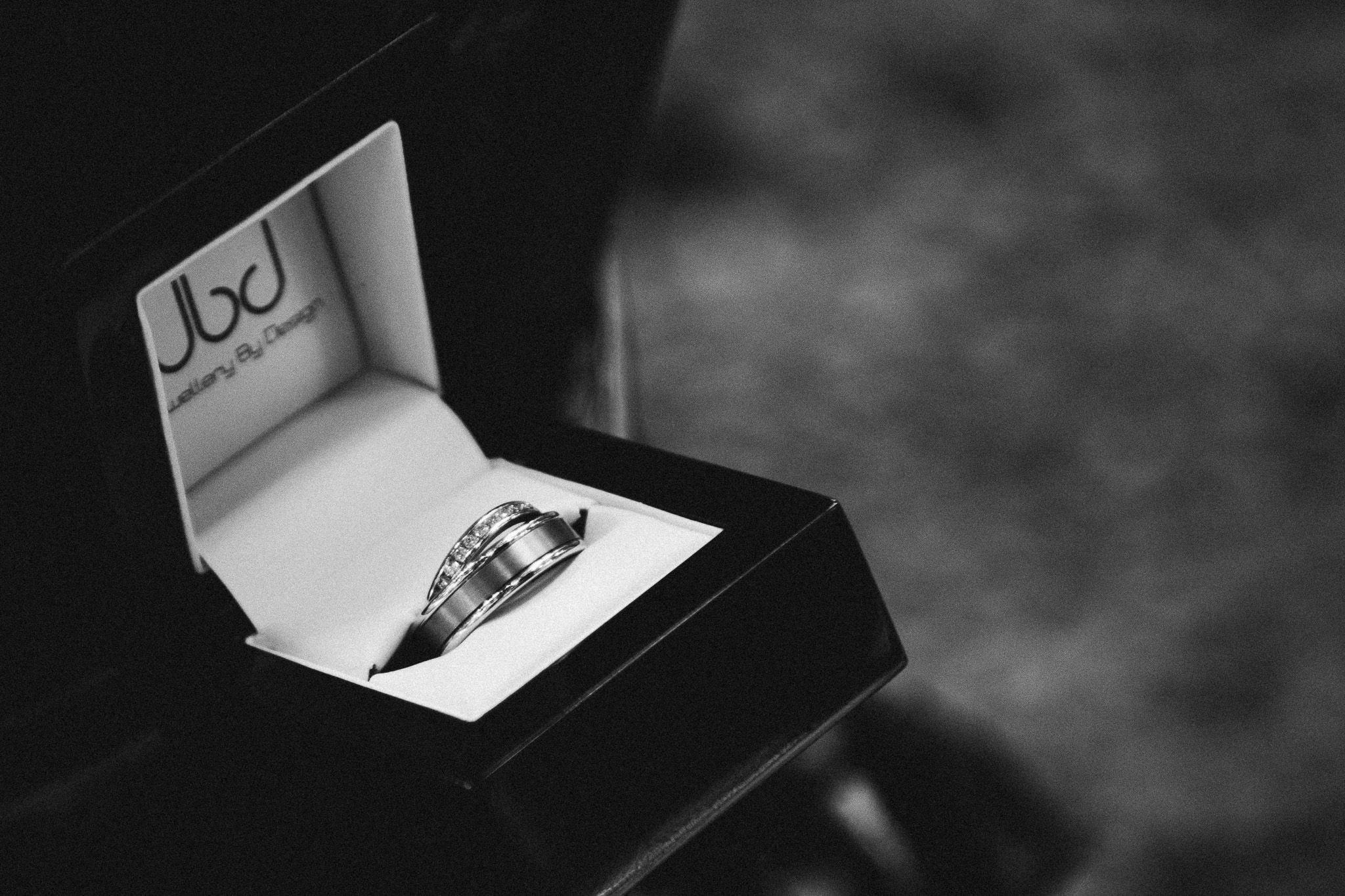 Darwin wedding photographer capturing relaxed, natural wedding moments for couples across Darwin and Greater NT.
