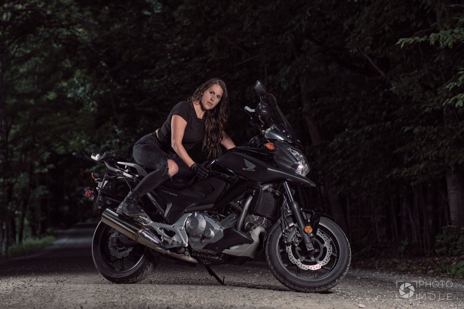 femme à moto