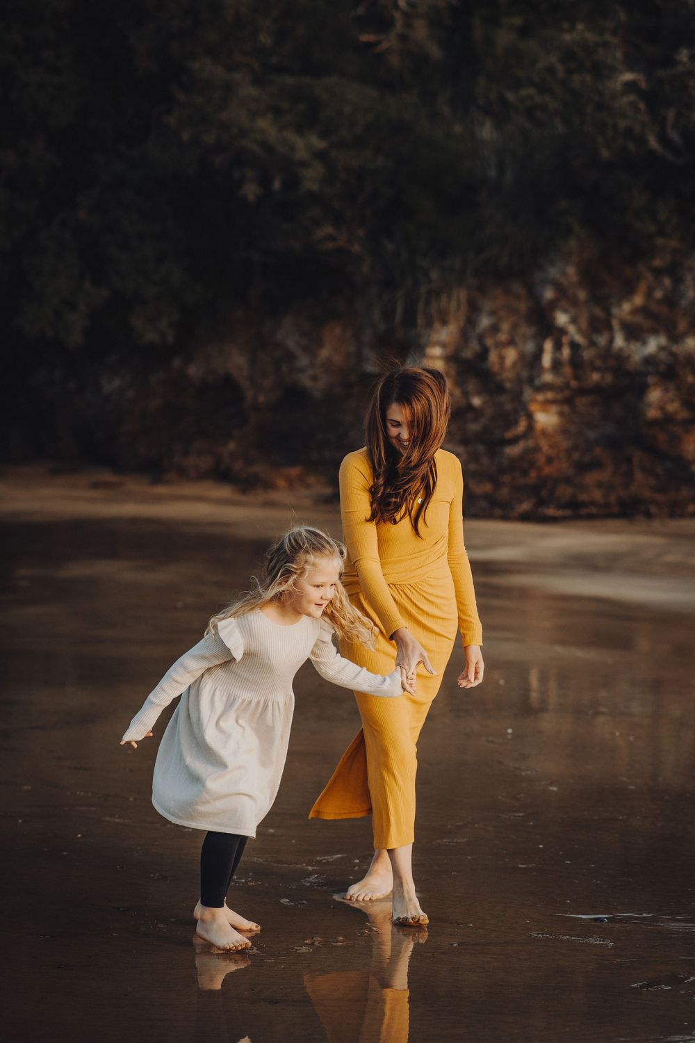 Sunset photoshoot with mum and daughter, Northland Beach, Whangarei Photographer, Jessica Jellick Photography