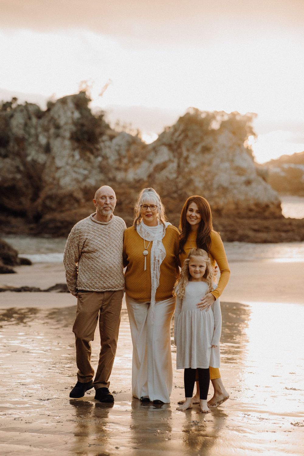 Sunset photoshoot with mum and daughter, Northland Beach, Whangarei Photographer, Jessica Jellick Photography, portraits