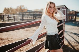 Gemma's senior portrait session at Frying Pan Farm Park in Herndon, VA.
