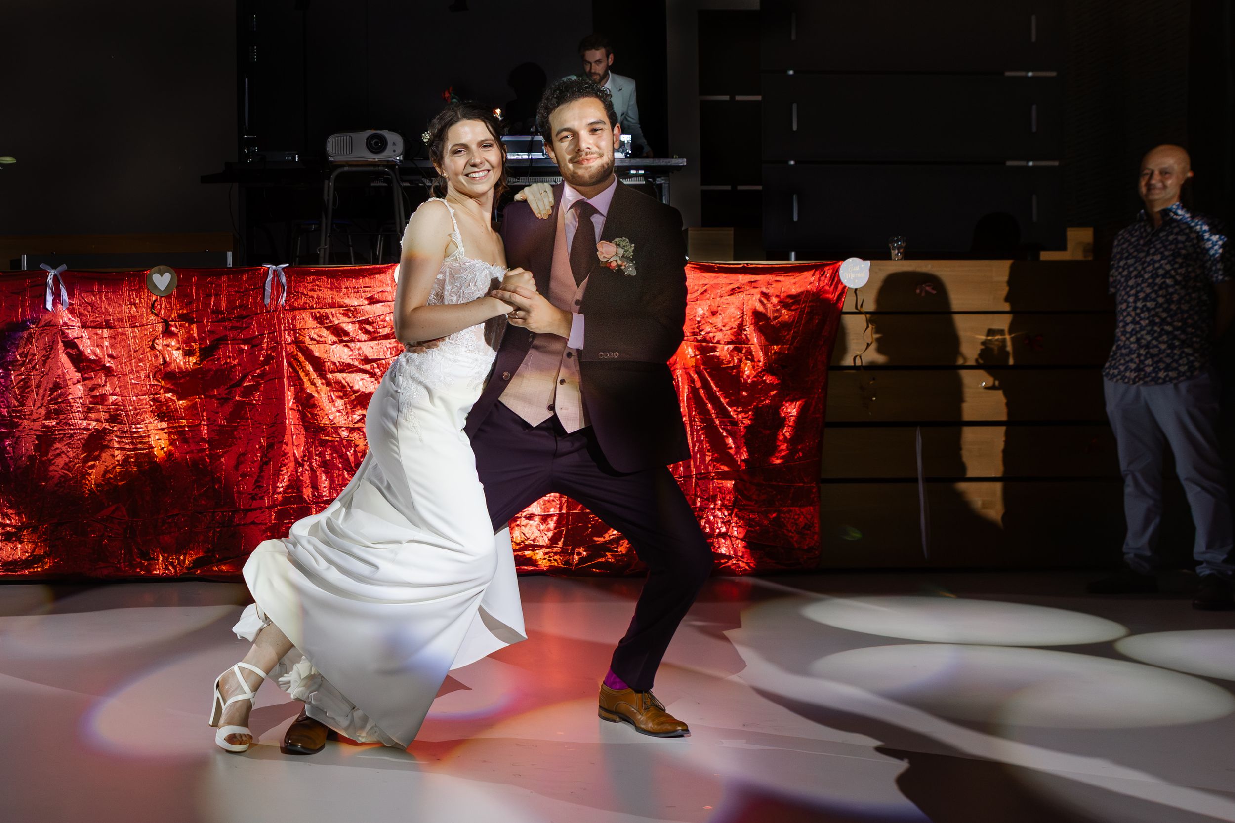 openingsdans op de feestavond-salsa dansen-swingende moves-draaiende heupen-lift