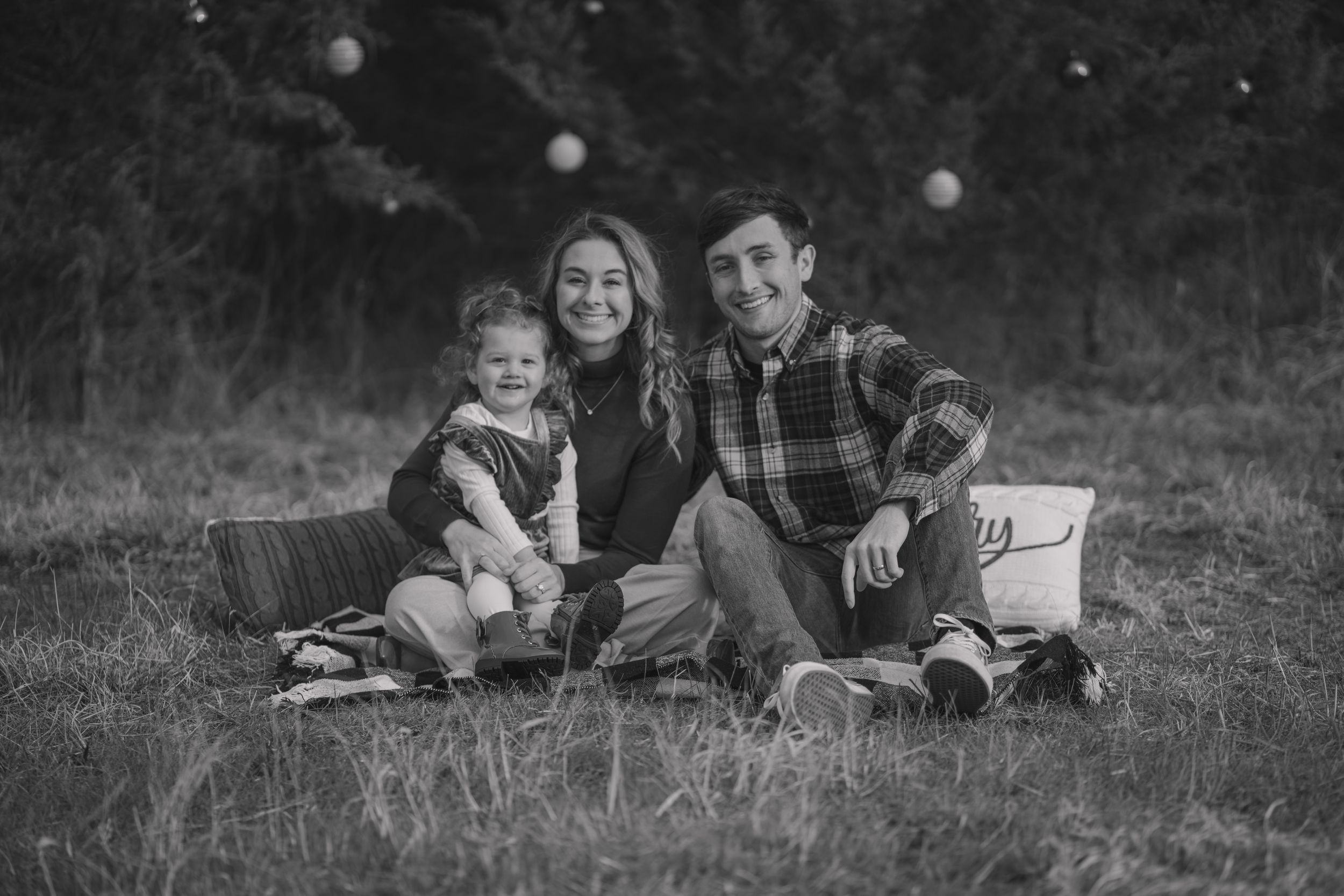 DC and Virginia Lifestyle maternity photography capturing natural connection and emotion during a relaxed, documentary maternity session.