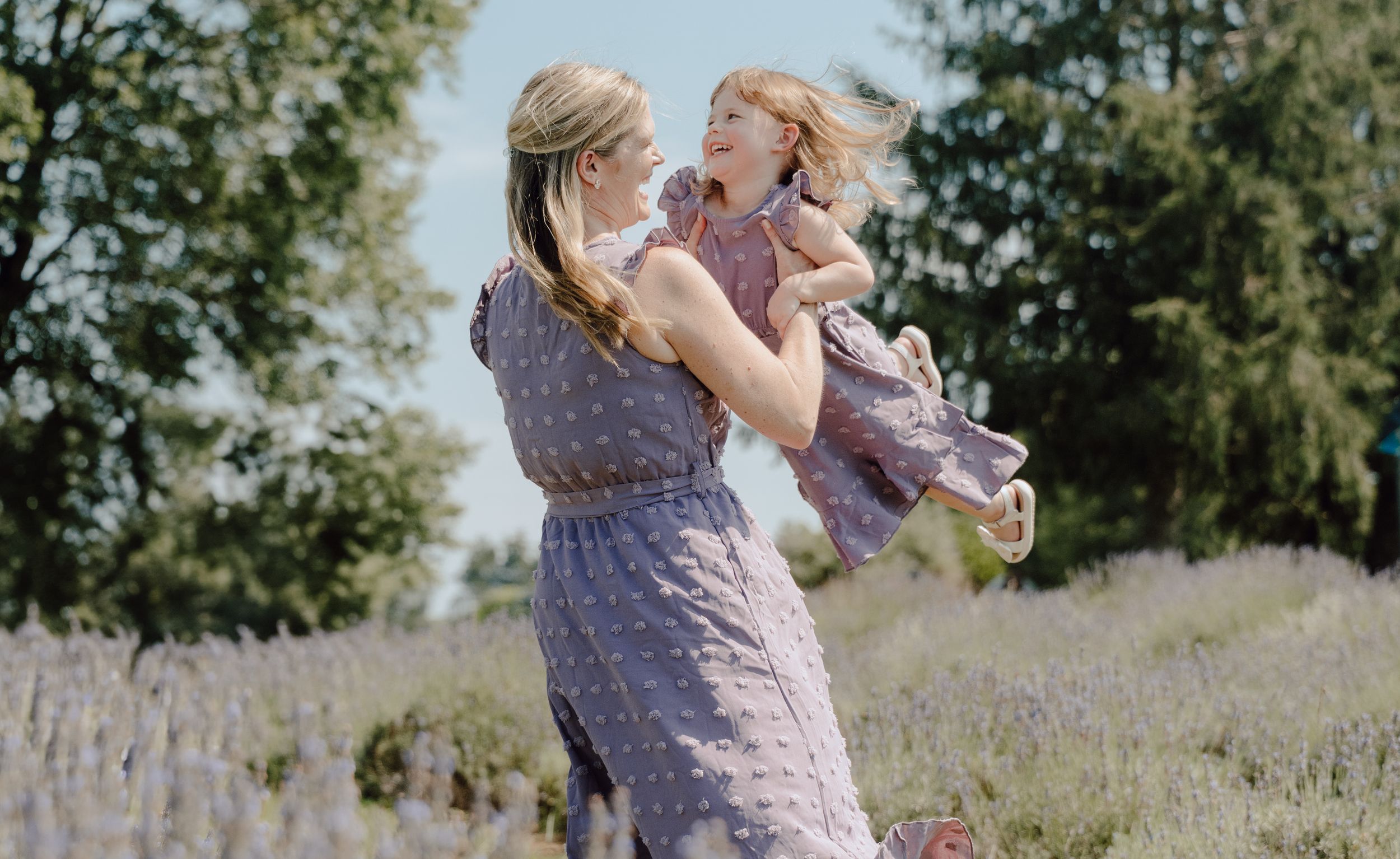 Lifestyle family photography focused on natural interaction, movement, and real moments between parents and children.