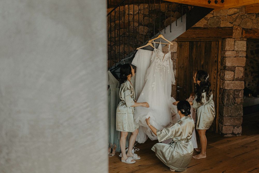 PREPARATION BRIDE WEDDING