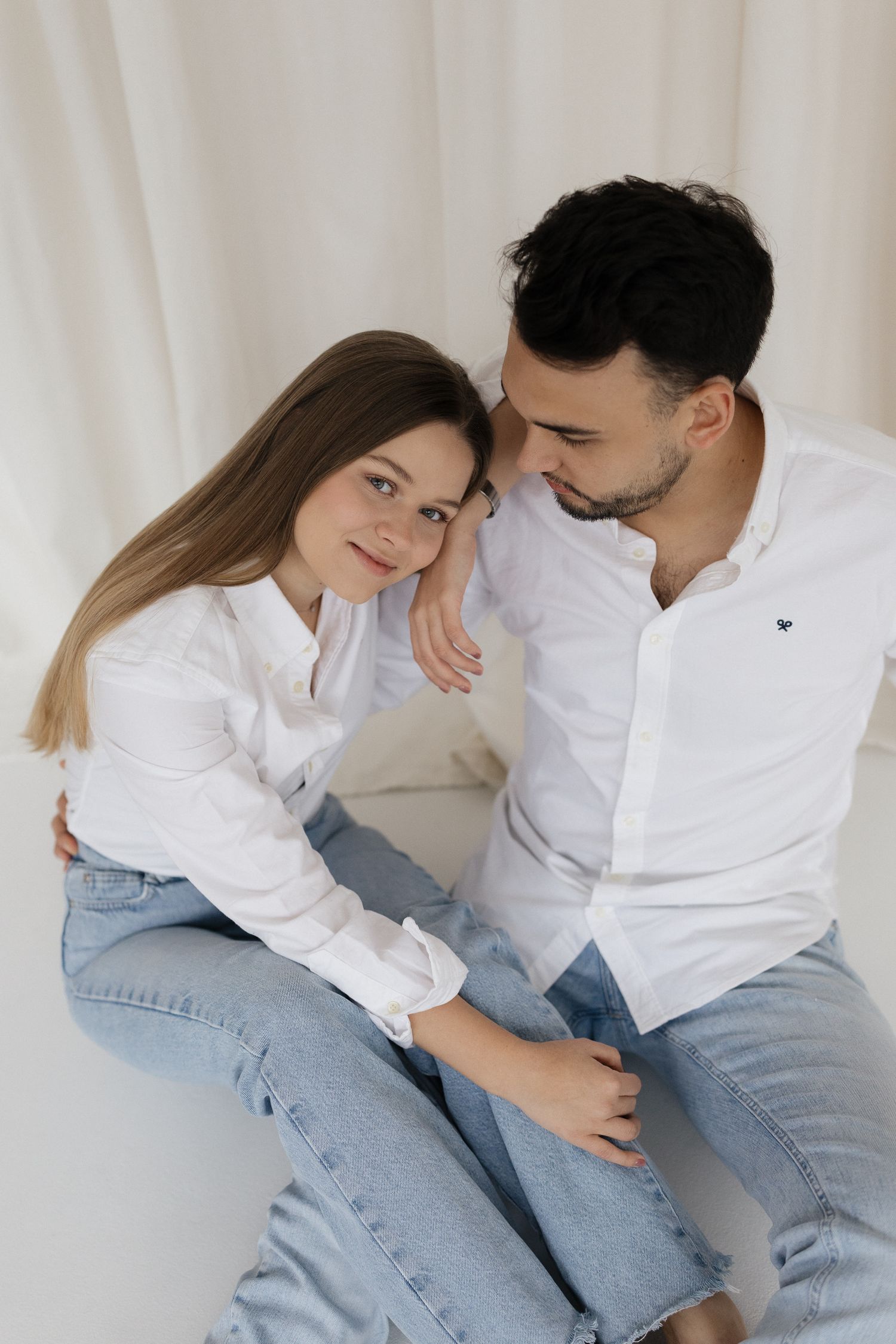 budapest photoshoot wedding photographer elegant and style studio couple photoshoot