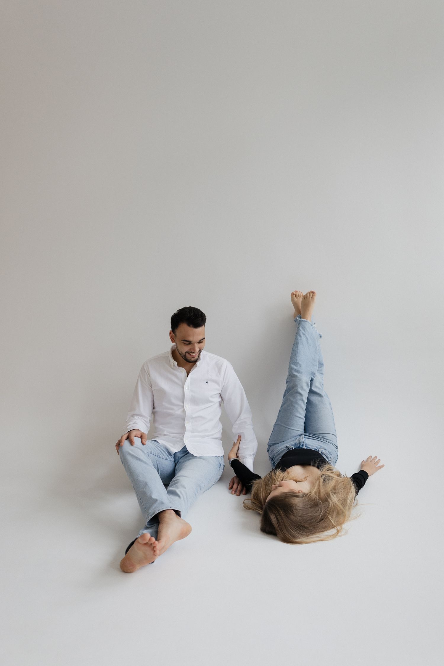 budapest photoshoot wedding photographer elegant and style studio couple photoshoot
