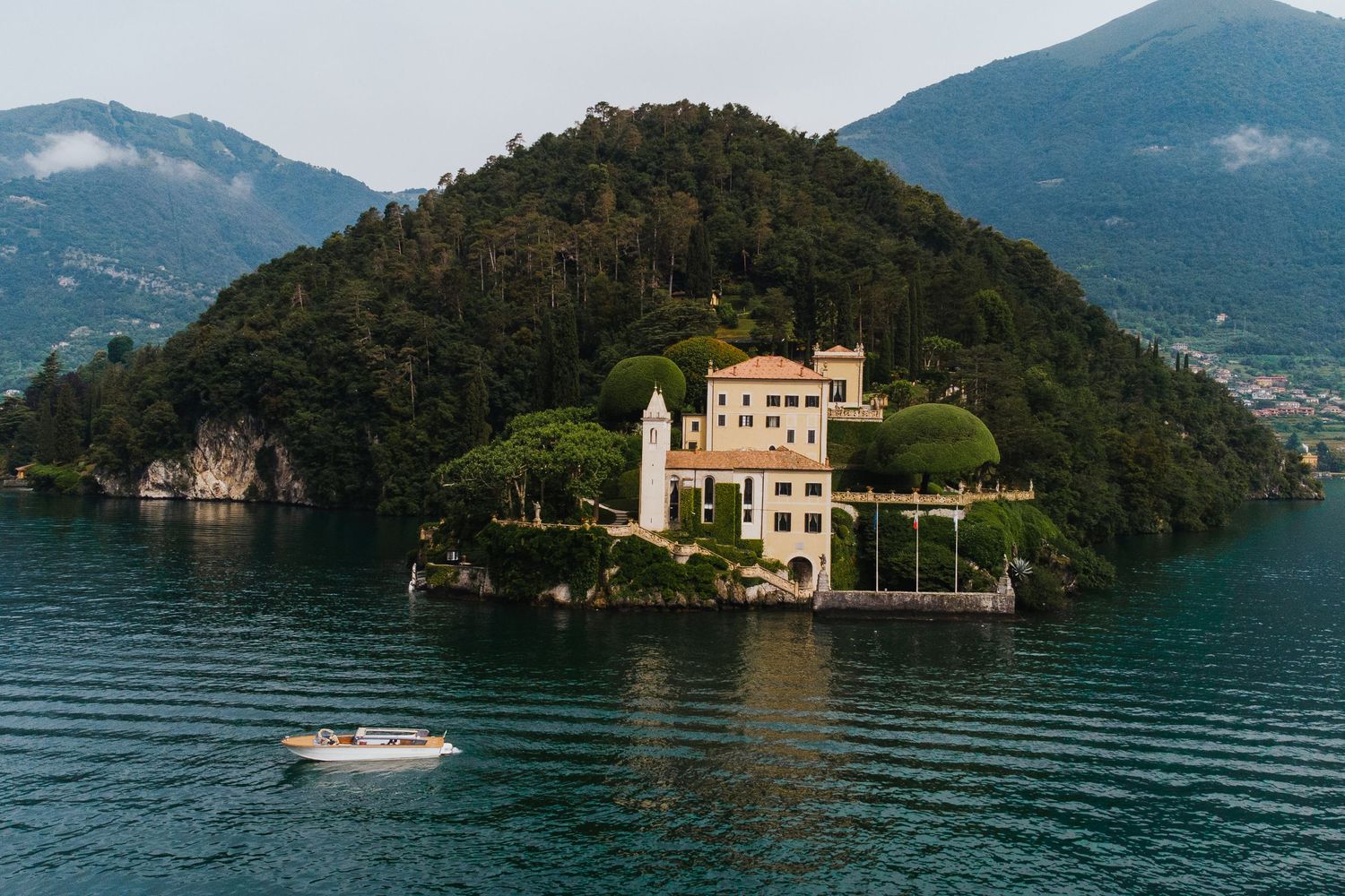Wedding photographer in Lake Como Villa Balbianello