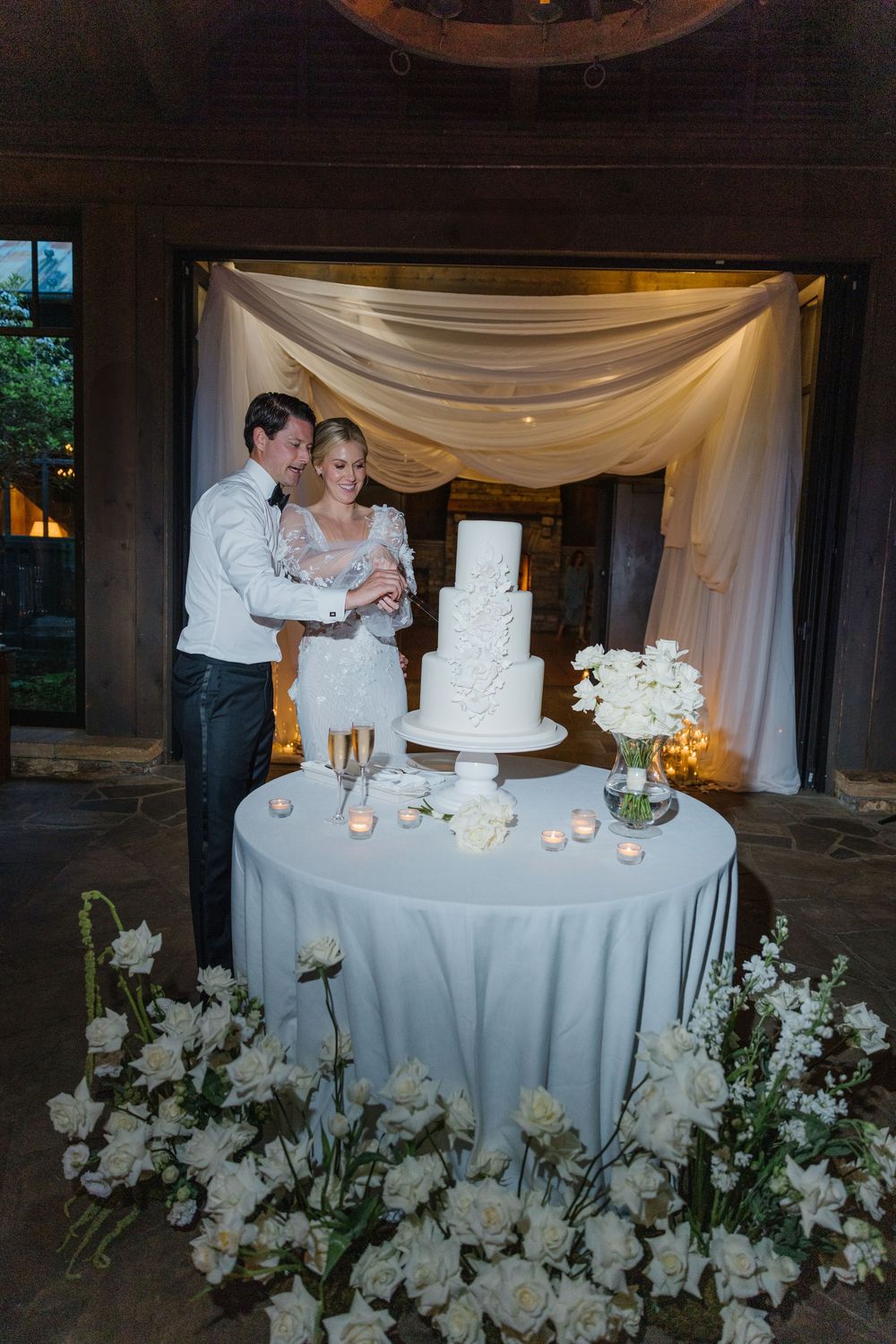 old edwards inn north carolina reception cake cutting