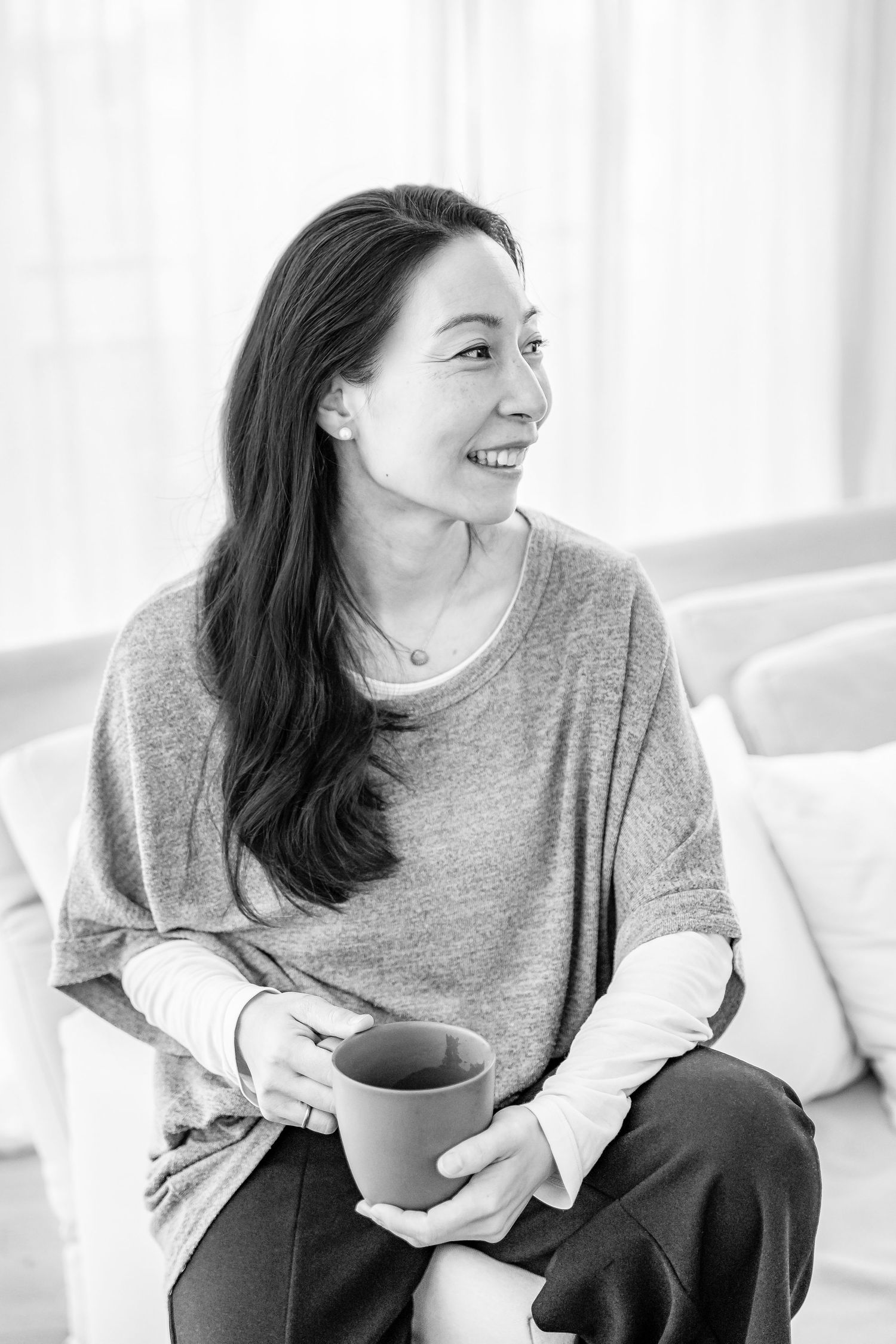 personal branding photoshoot of business woman Berlin with coffee.