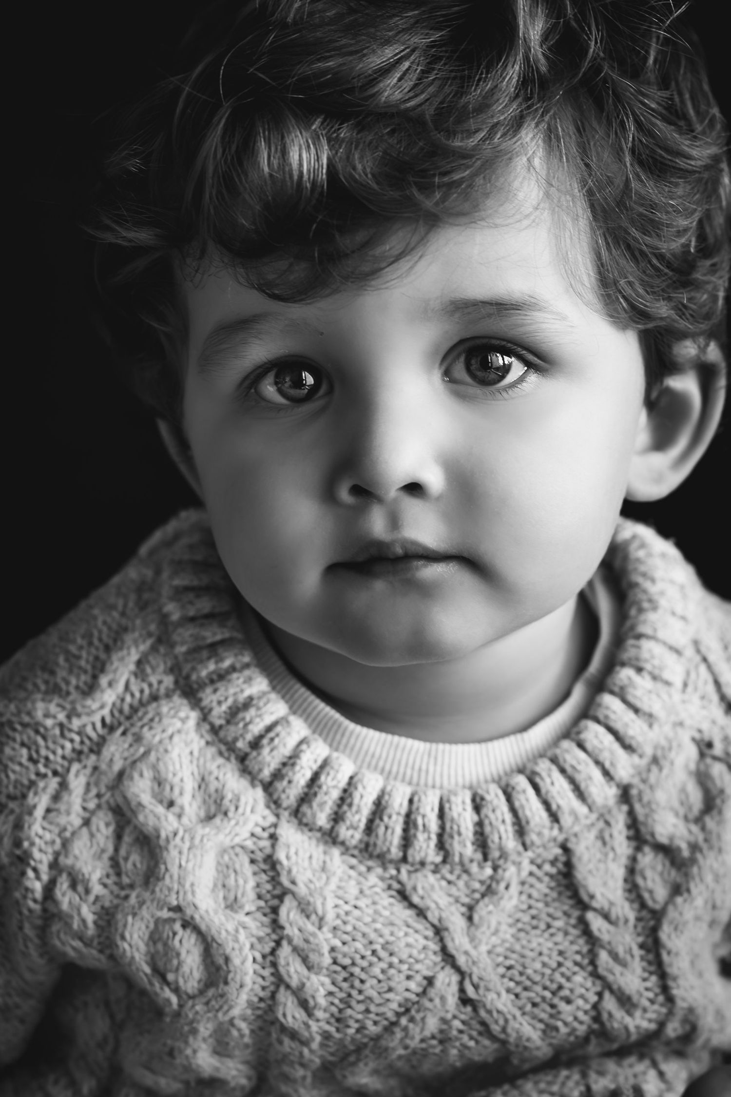 portrait d'enfant en noir et blanc celine.s photography lyon
