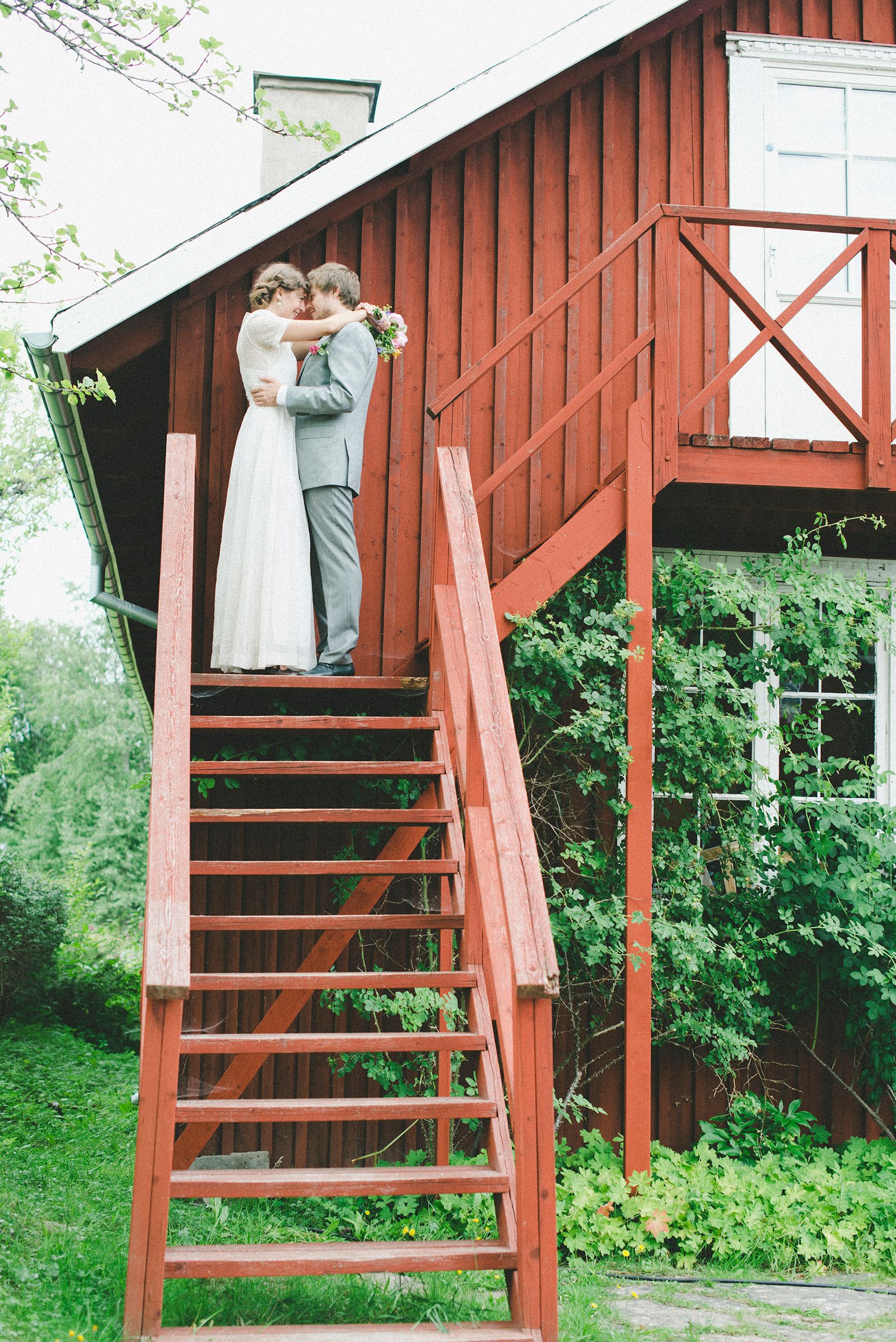 Anna och Davids bröllopsdag på Sillegården och Västra Ämterviks kyrka. Fotograf Rebecca Nordin.