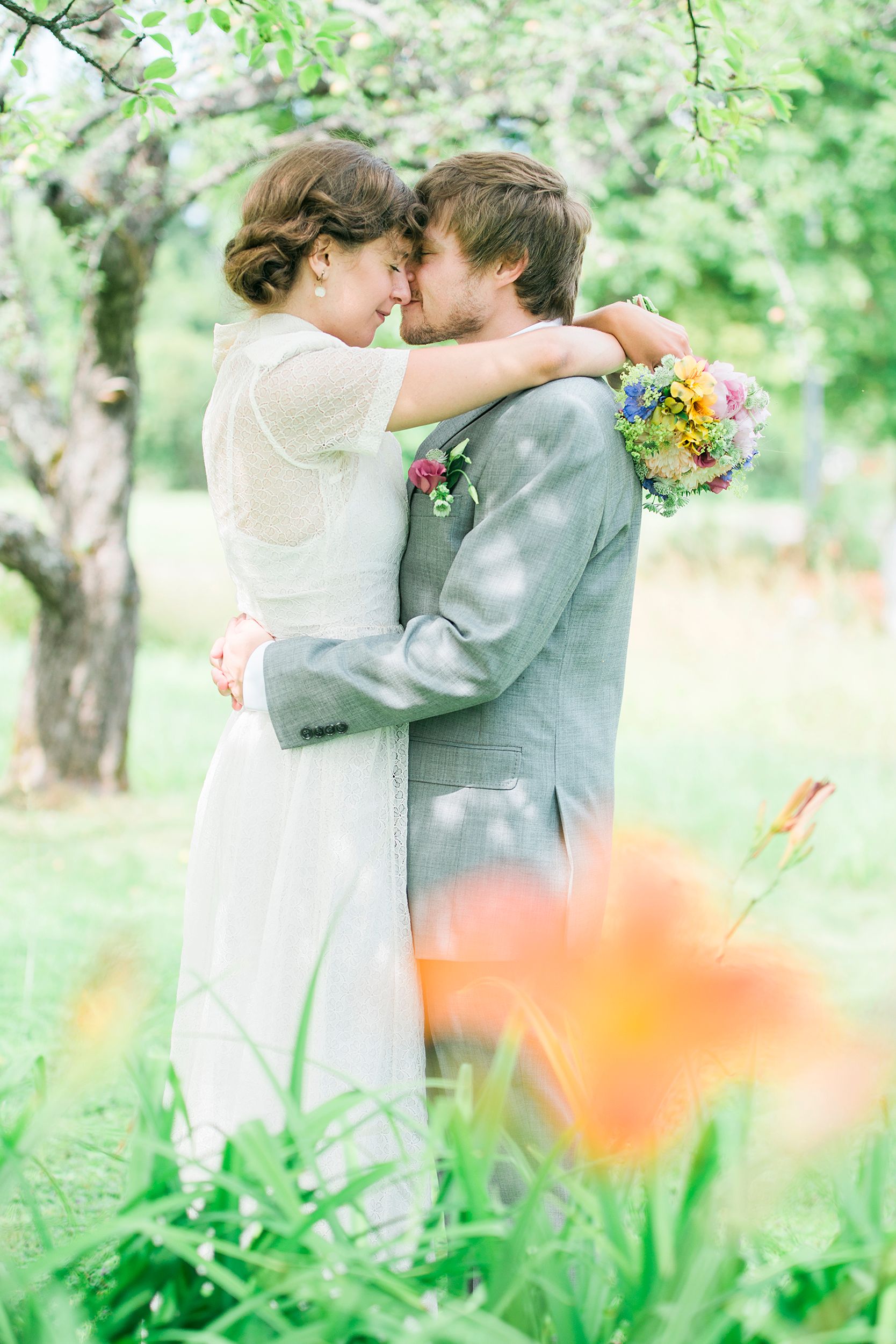 Anna och Davids bröllopsdag på Sillegården och Västra Ämterviks kyrka. Fotograf Rebecca Nordin.